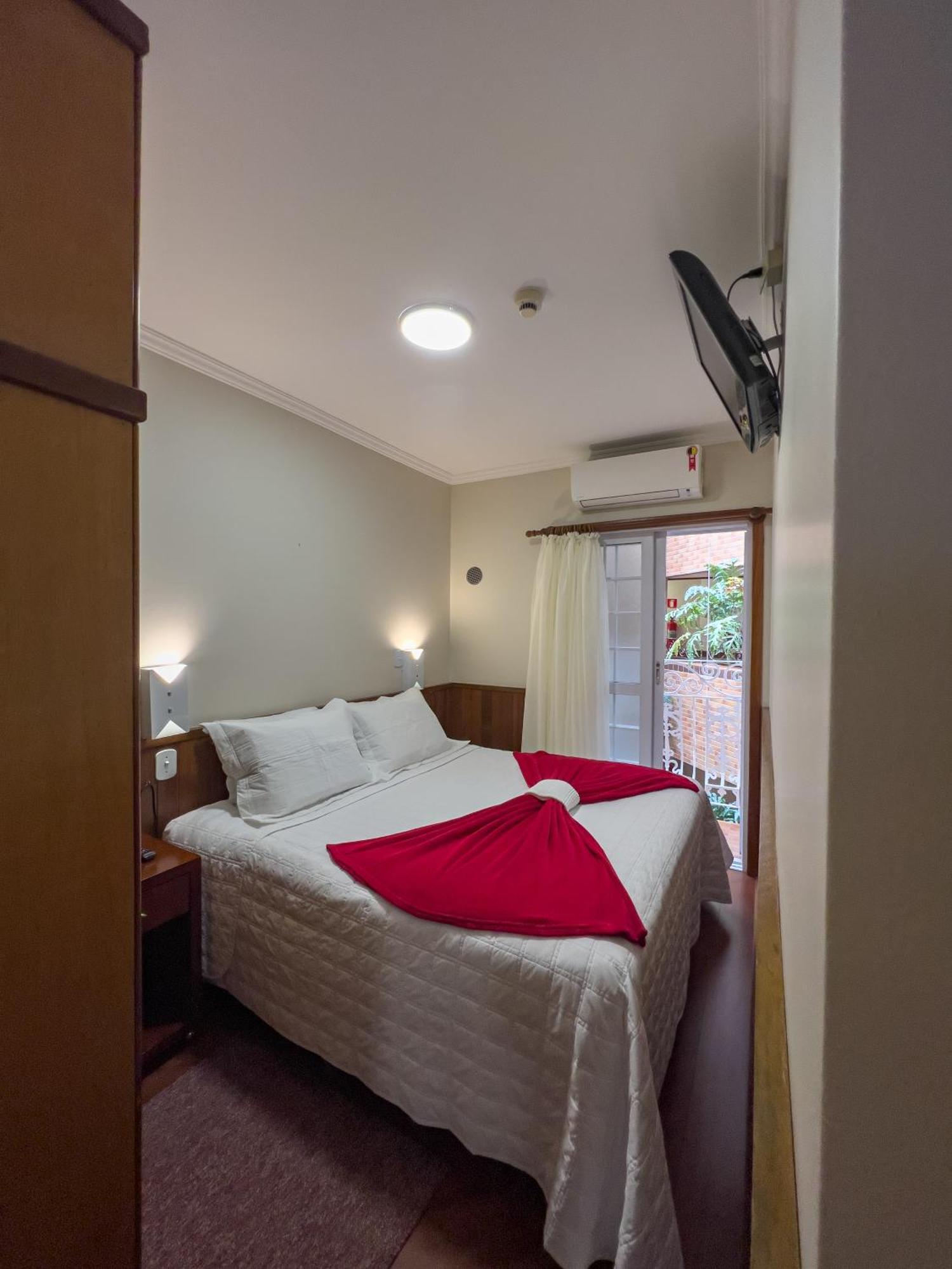 One-Bedroom Apartment 1