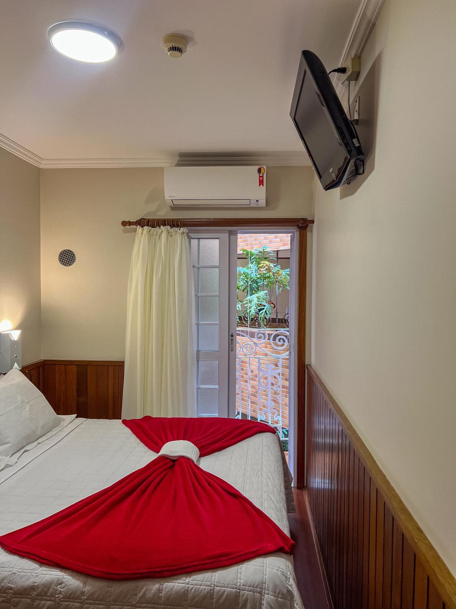 One-Bedroom Apartment 1