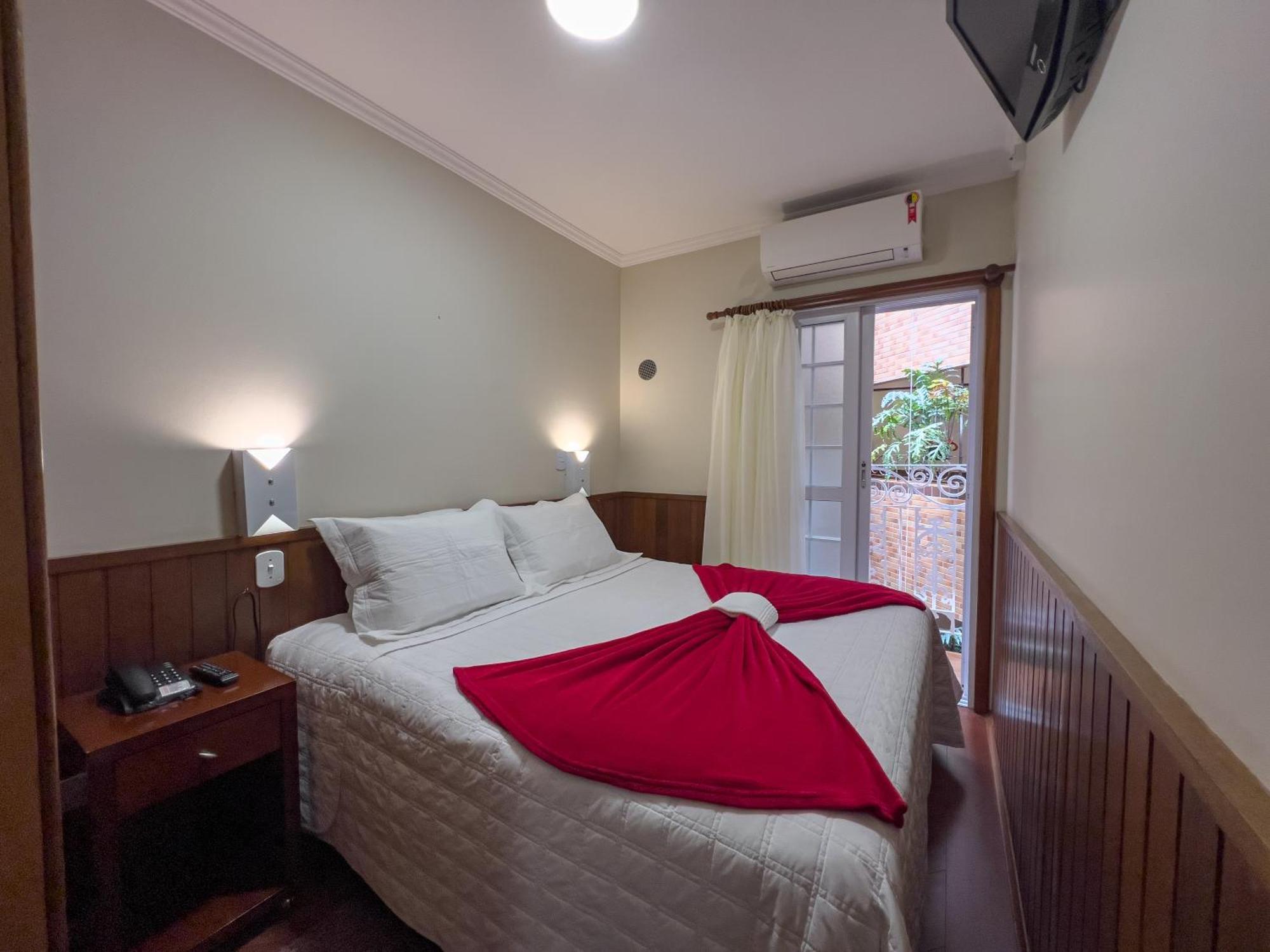 One-Bedroom Apartment 1