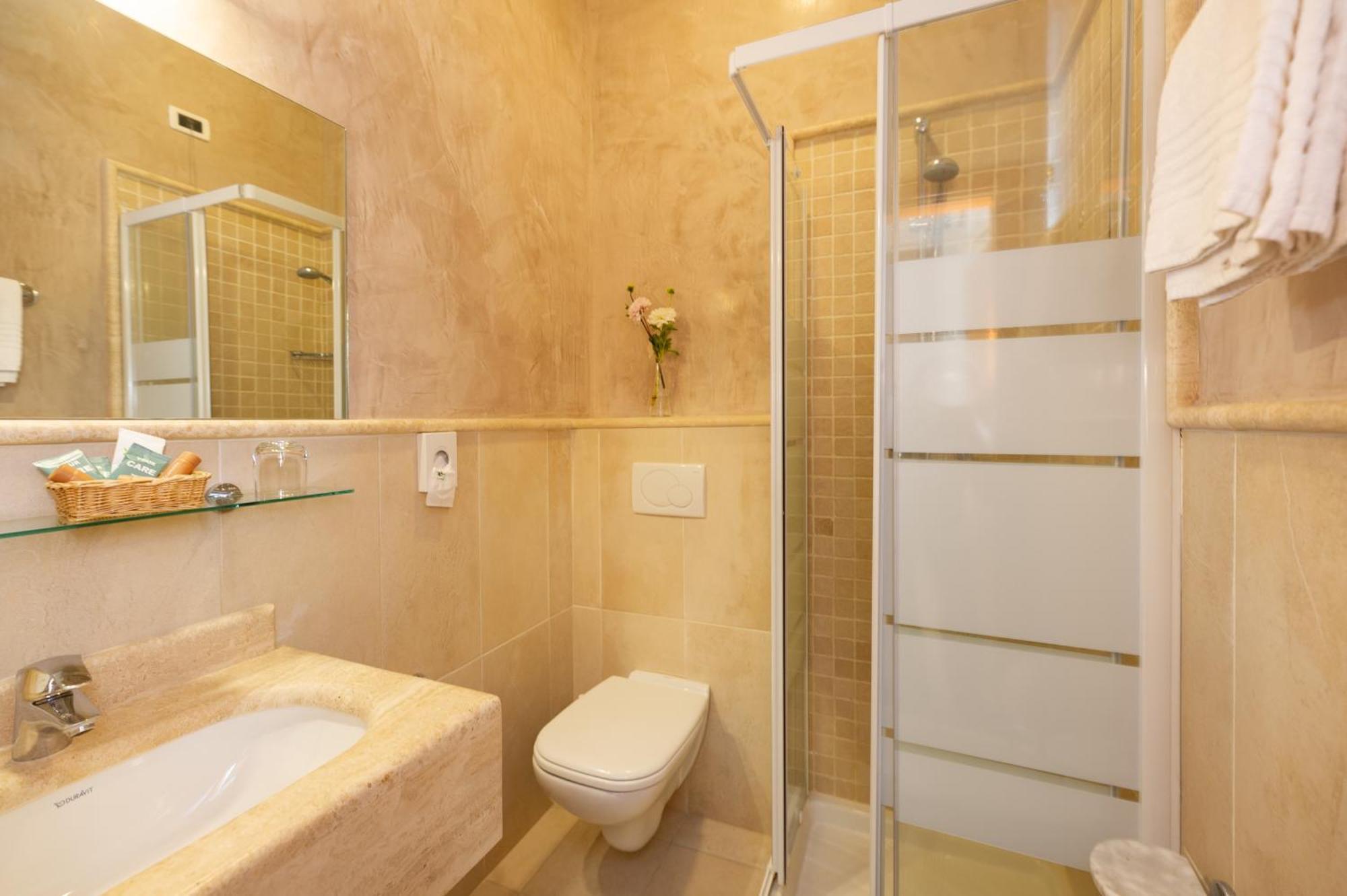 Double Room,1546201480:JPEG