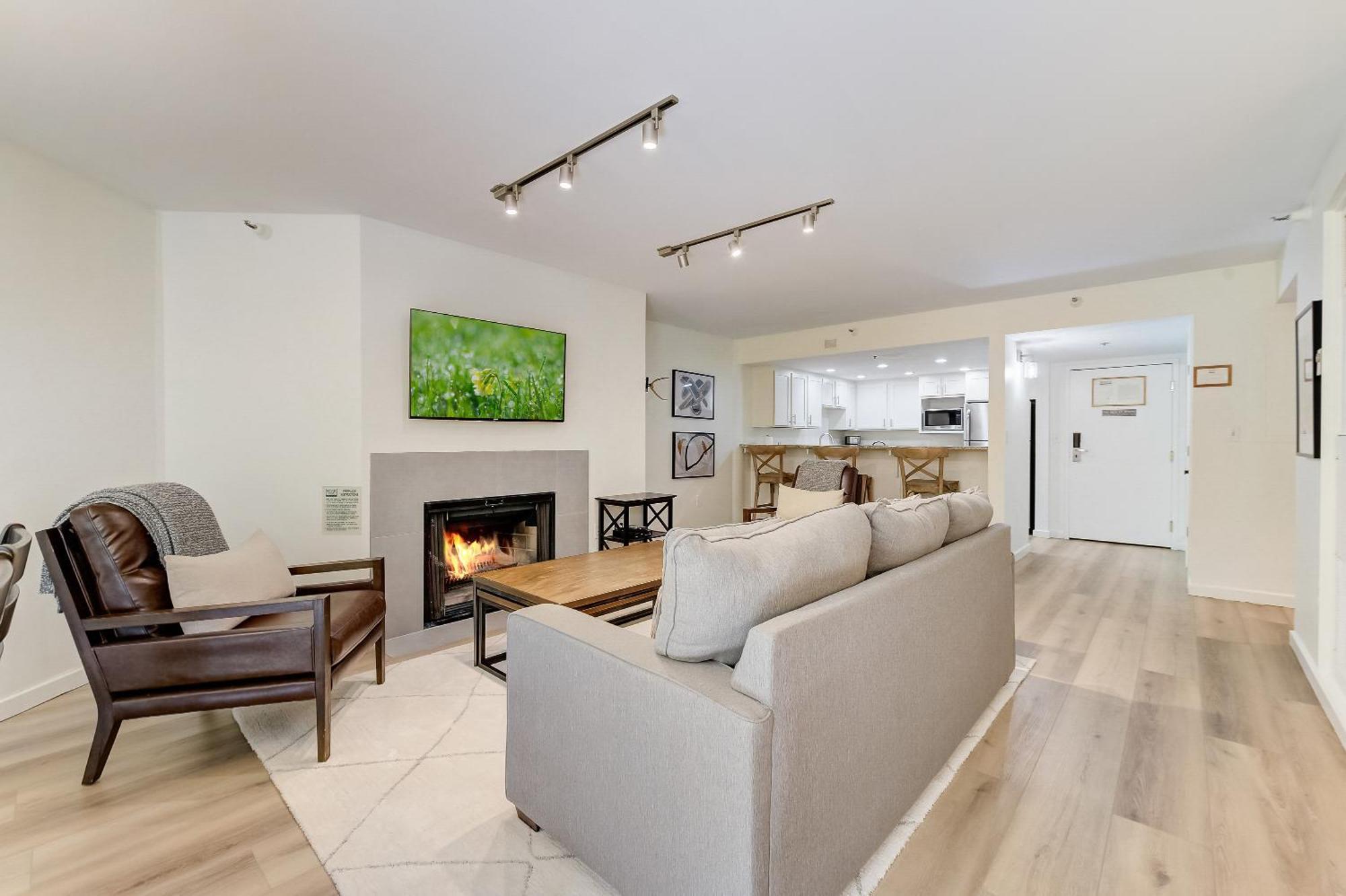 2 Bedroom Condominium,1559450902:JPEG