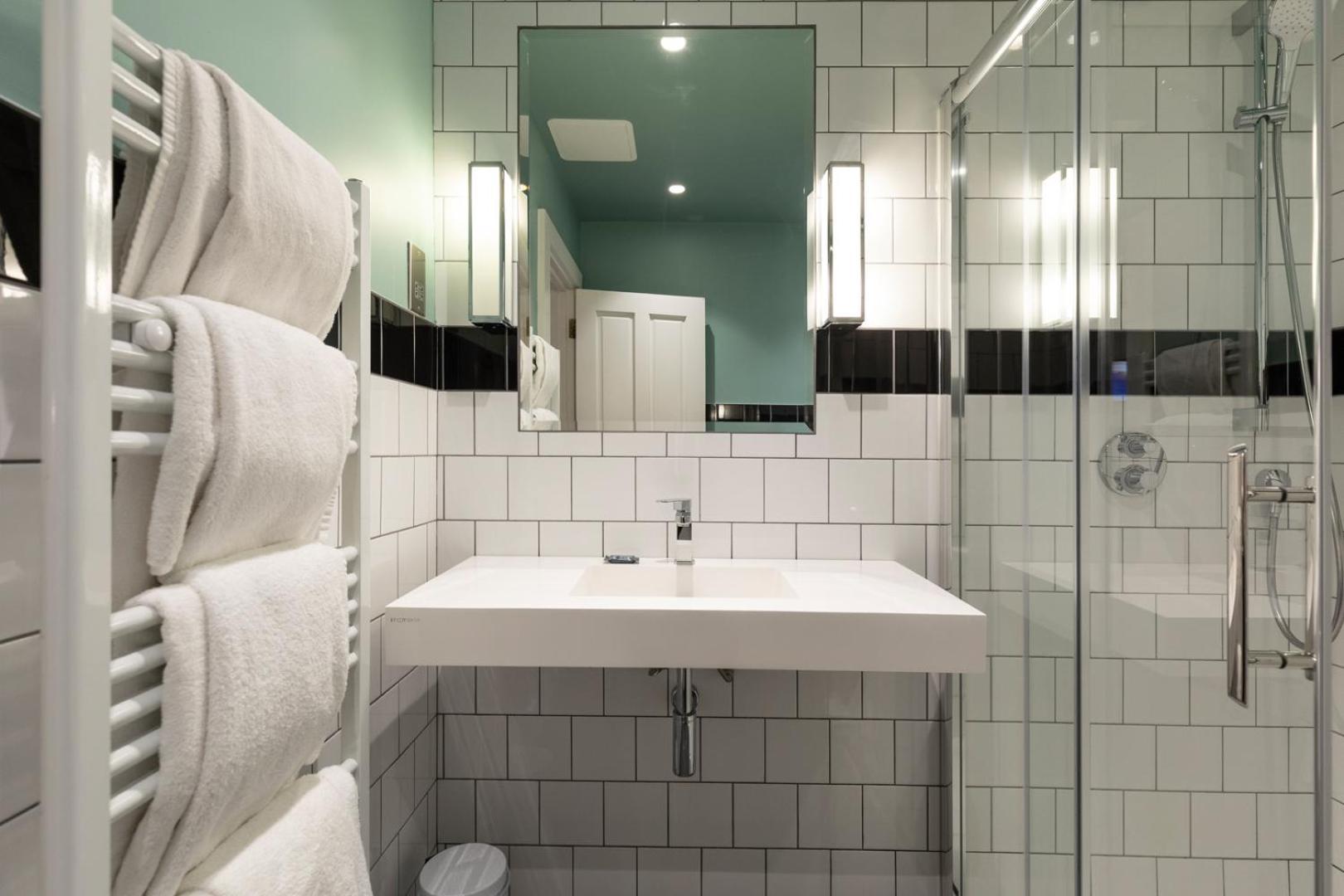 Comfort Triple Room Shower,1546398265:JPEG