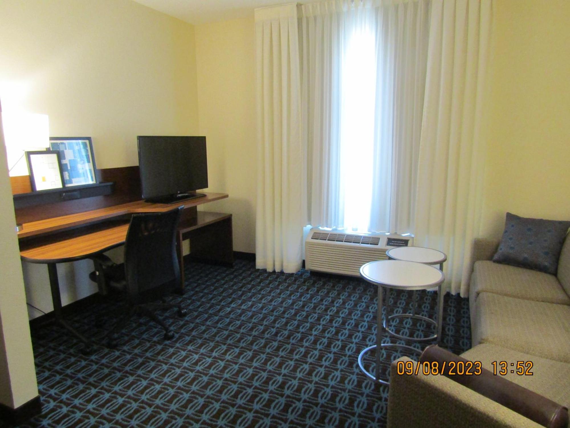 One-Bedroom Suite Sofa Bed,1546462189:JPEG