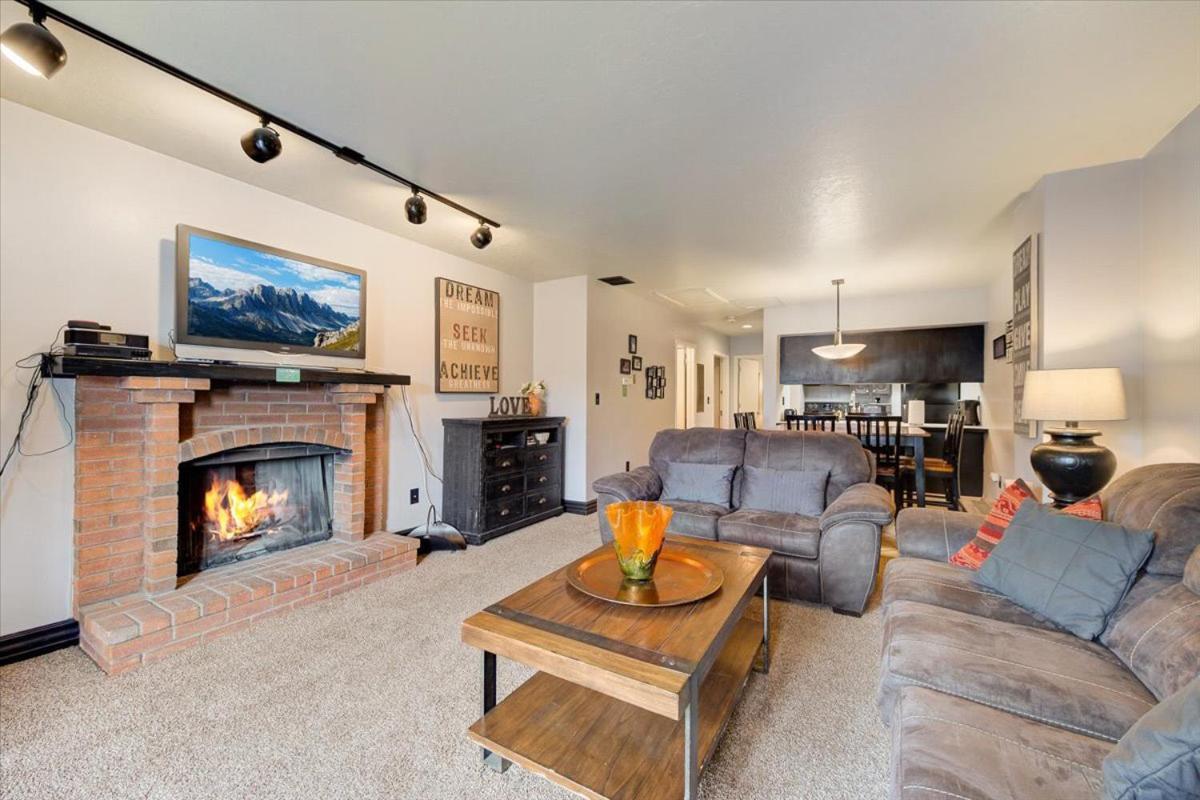 3 Bedroom Condominium,1546475848:JPEG