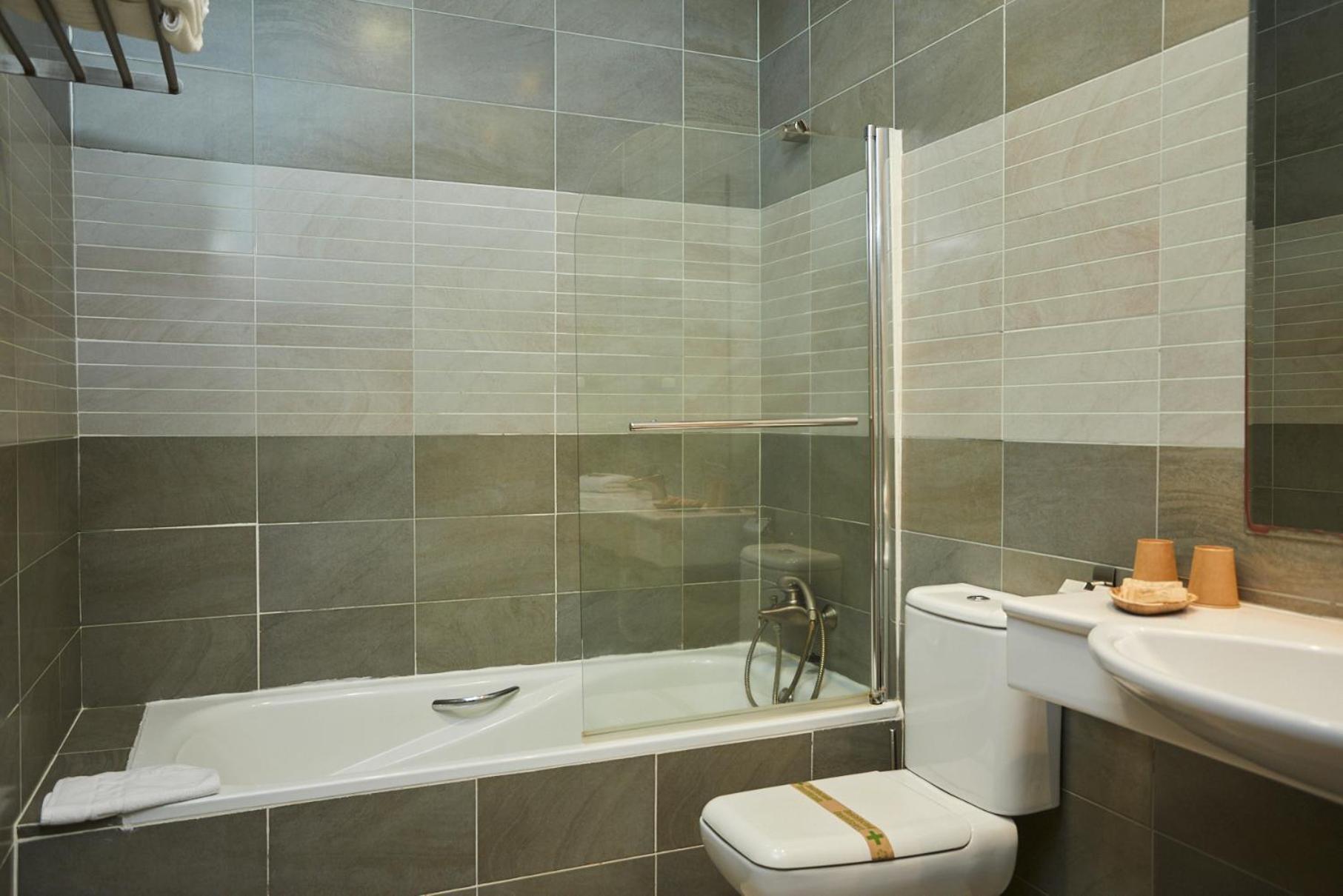 Twin Room,1546489684:JPEG