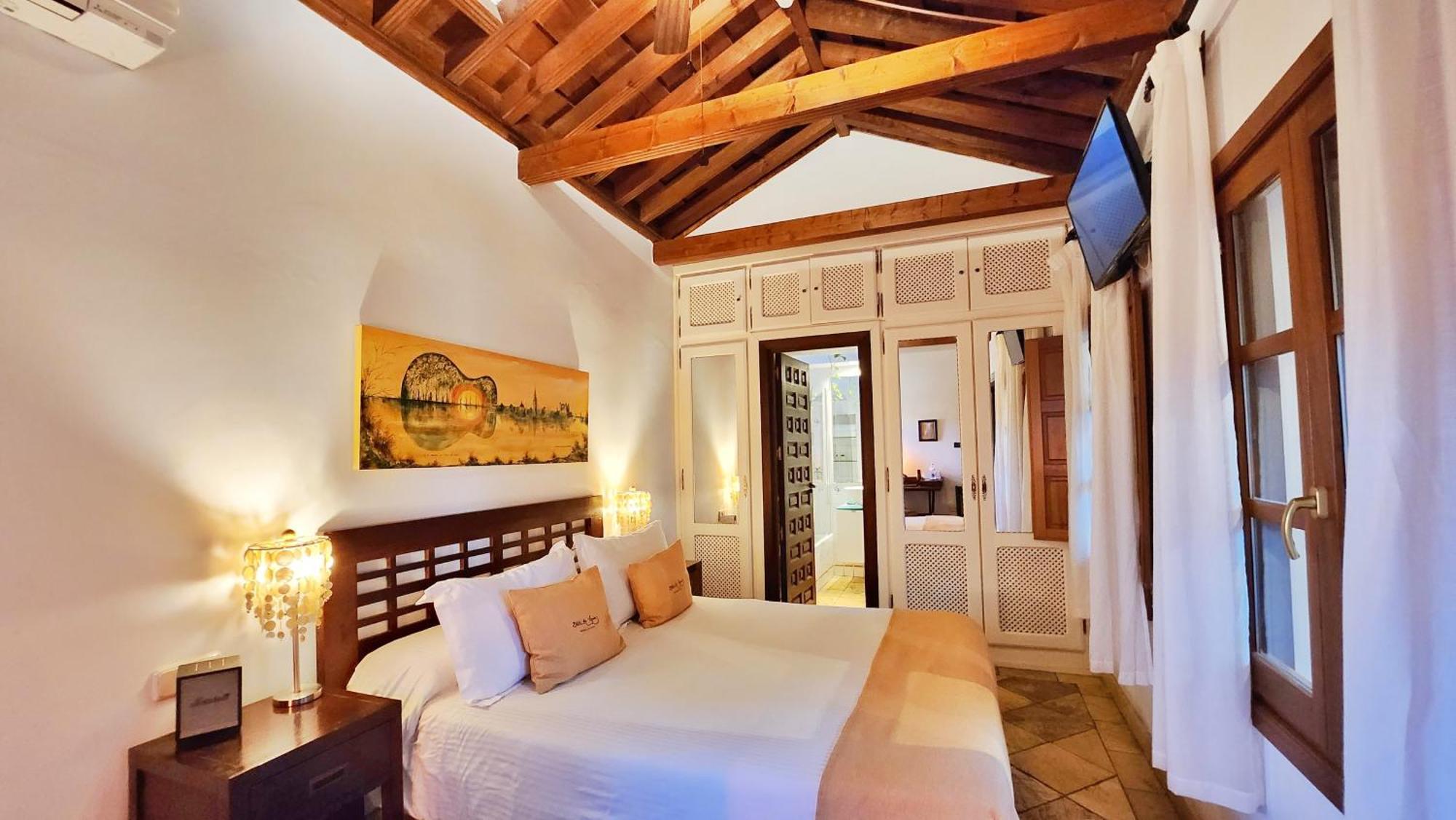Deluxe Double Room,1584718936:JPEG