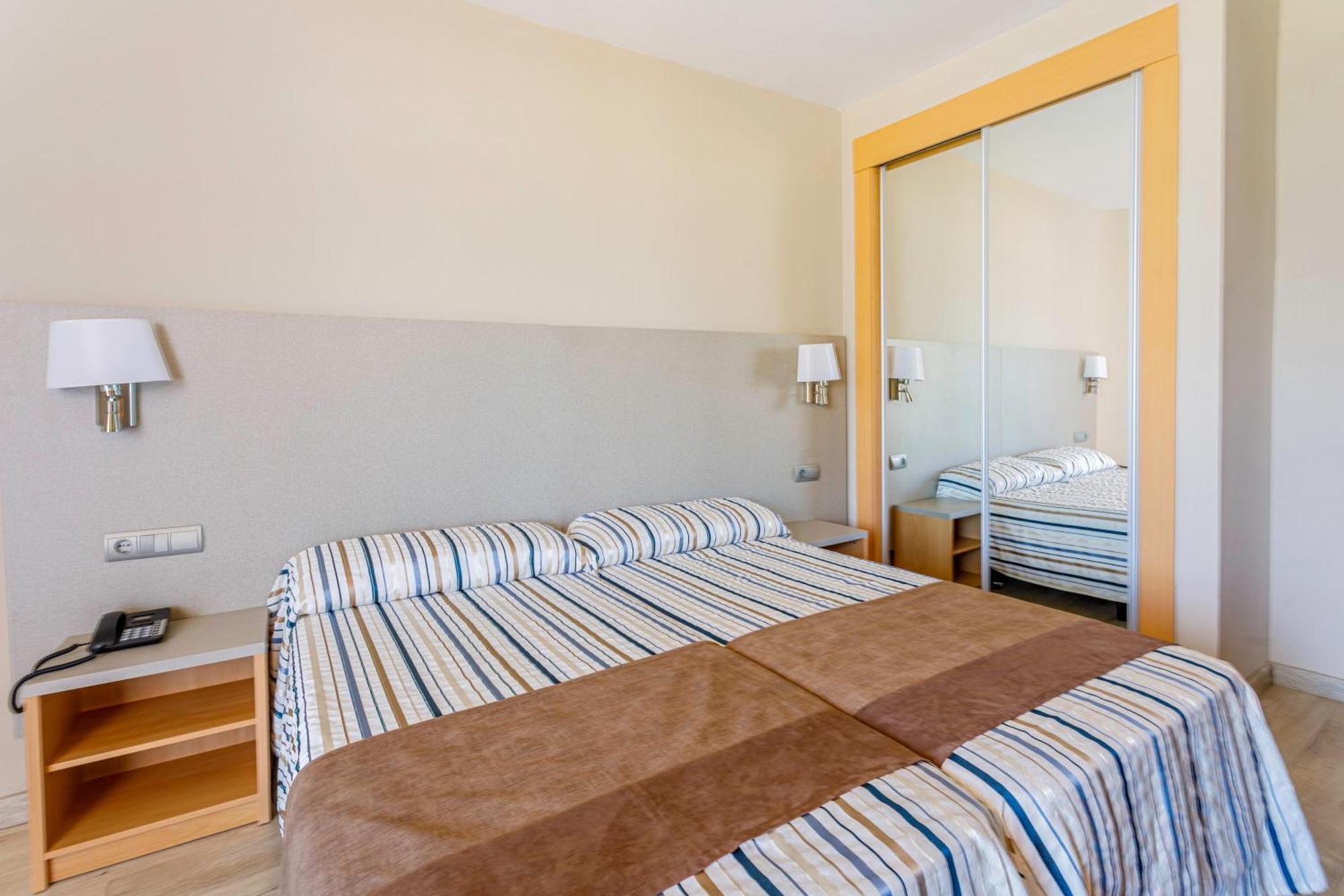 Twin Room,1546494943:JPEG