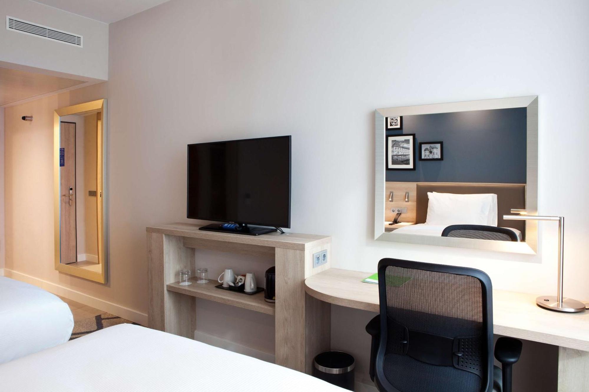 Twin Room,1546616770:JPEG