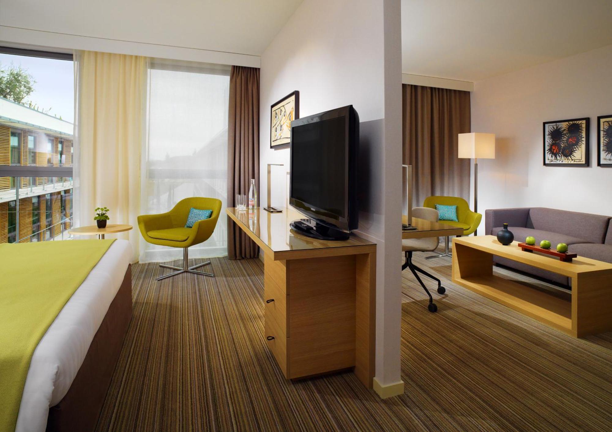 Courtyard Suite 1 Bedroom 2 room Suite 1 King,1632250692:JPEG