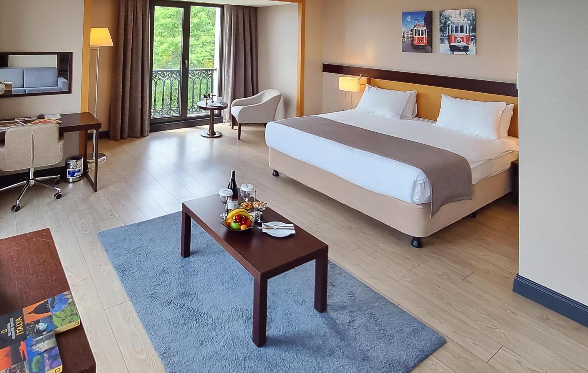 Deluxe Double Room Partial Sea View
