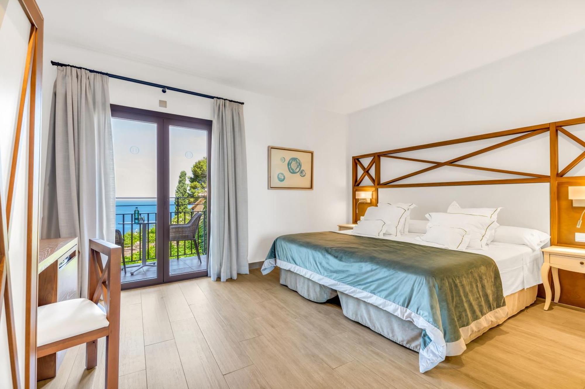 Double or Twin Room Sea View