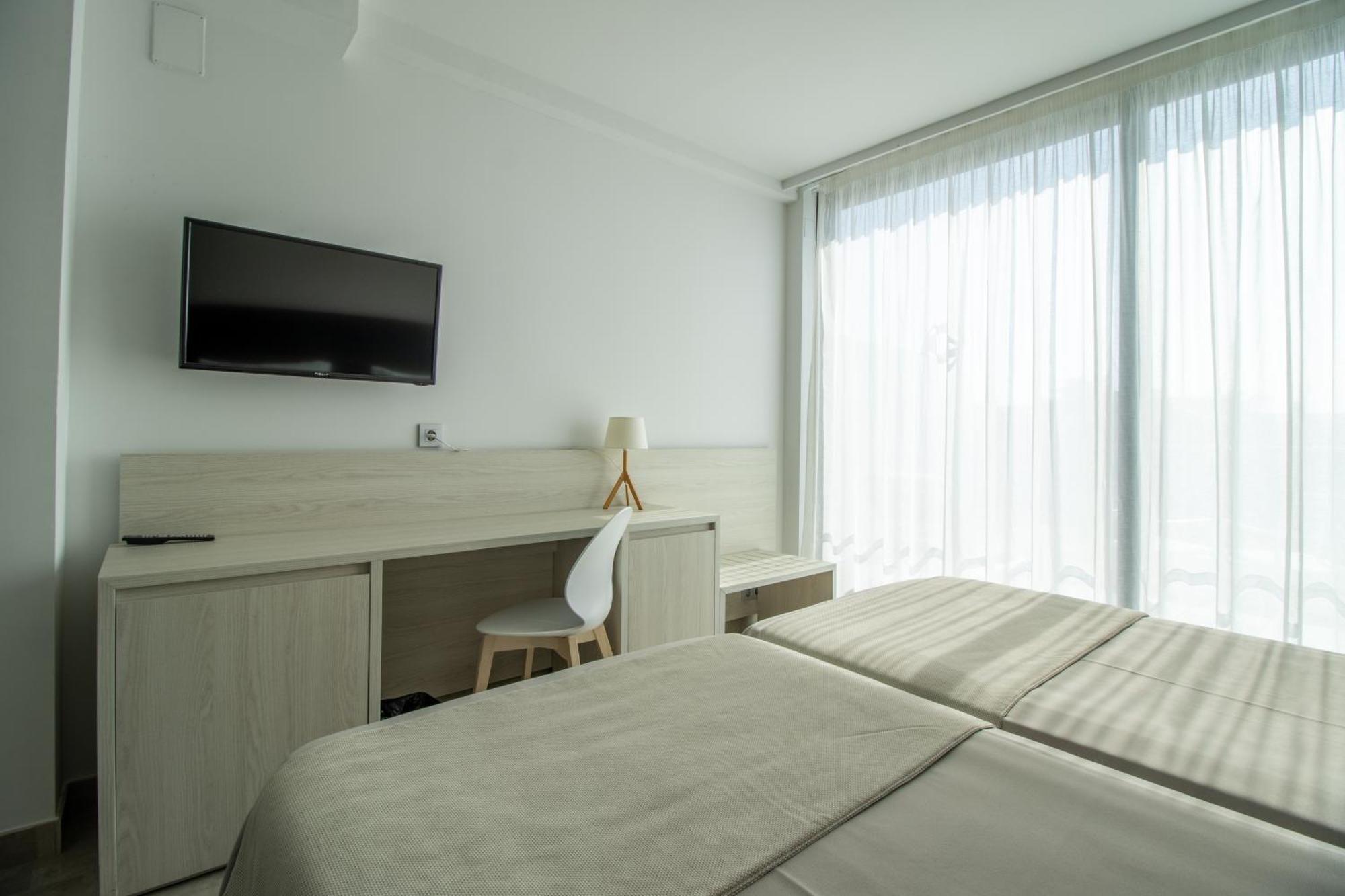 Level Deluxe Triple Room Sea View
