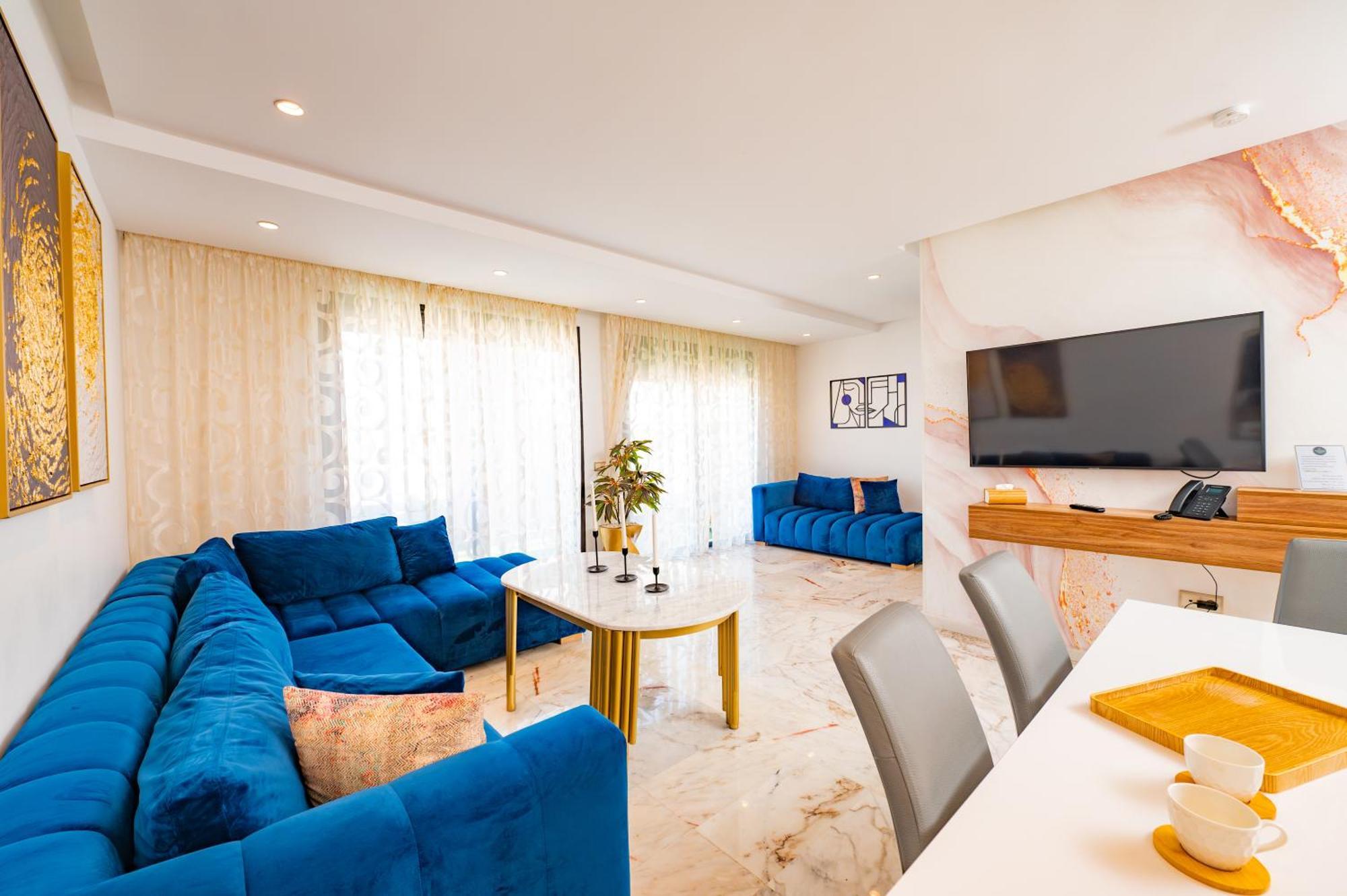 Deluxe Apartment