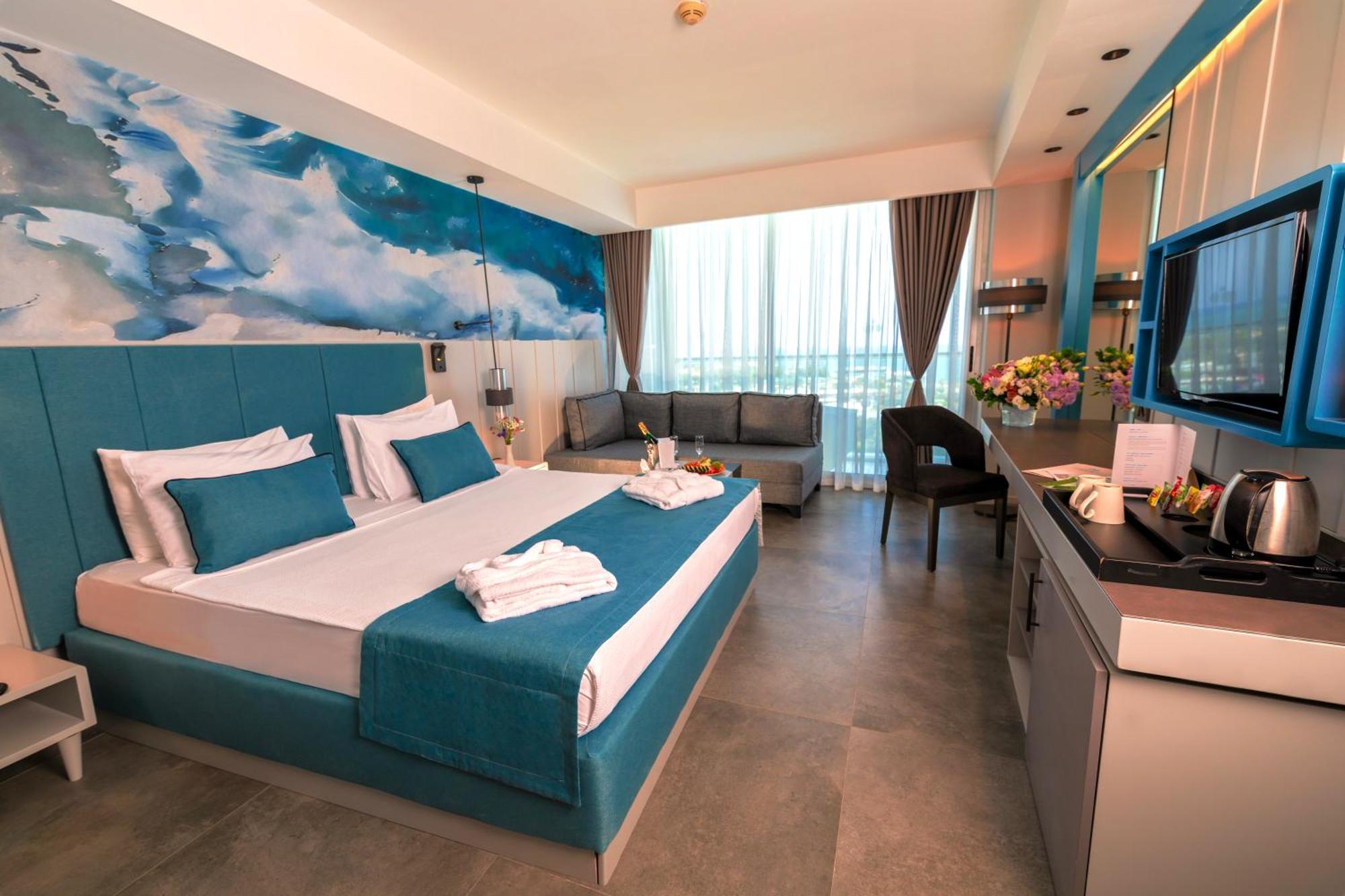 Double or Twin Room Side Sea View