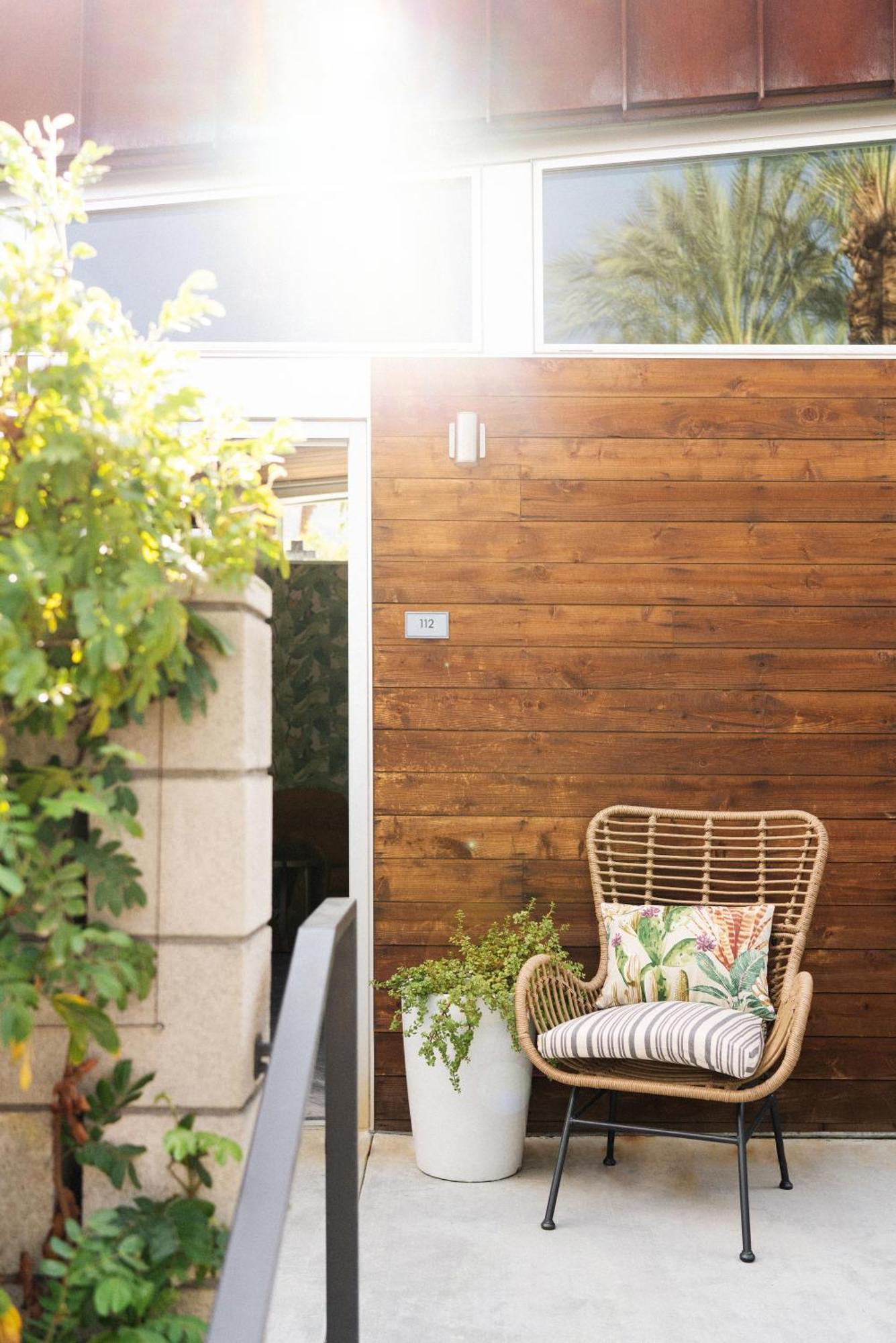 Studio Terrace,1546925182:JPEG