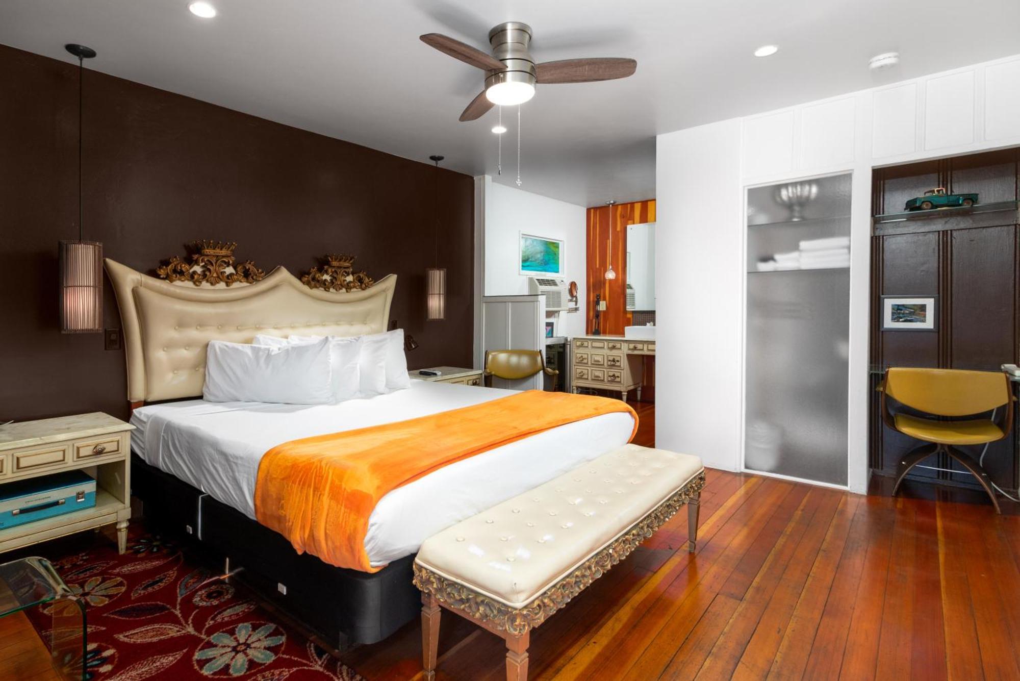 Deluxe King Room