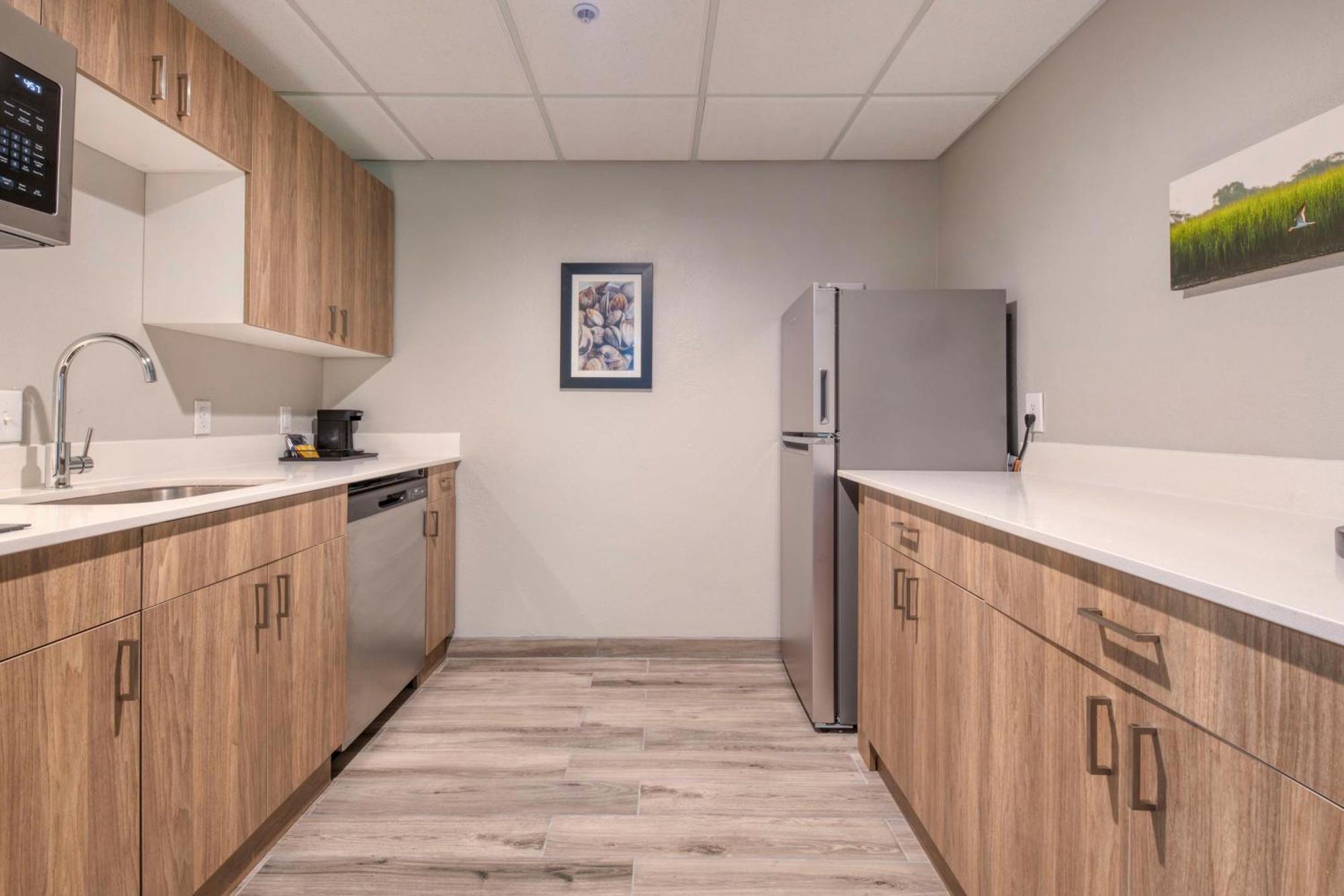 One-Bedroom Corner King Suite Non-Smoking