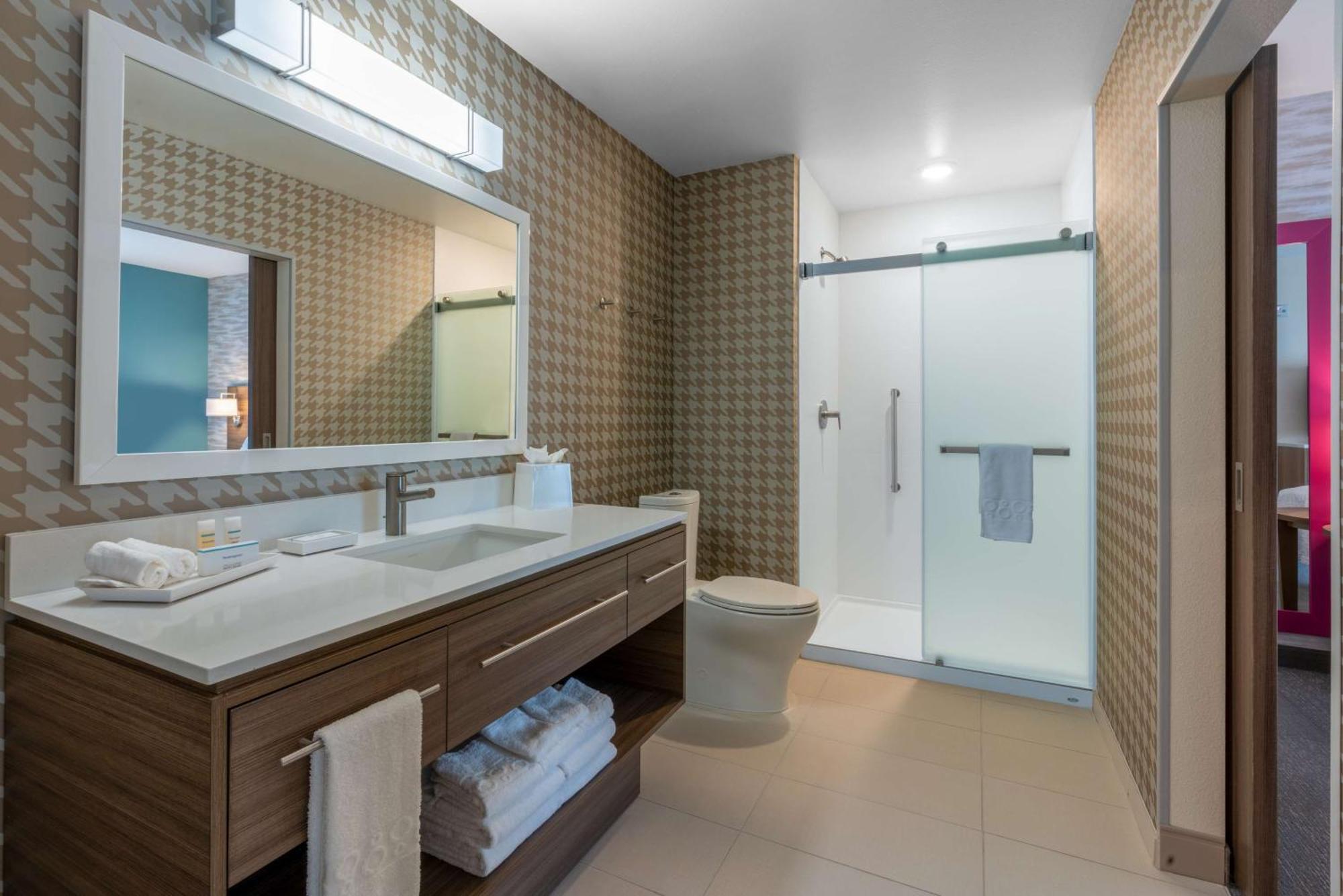 King Suite Hearing Access or Non-Smoking