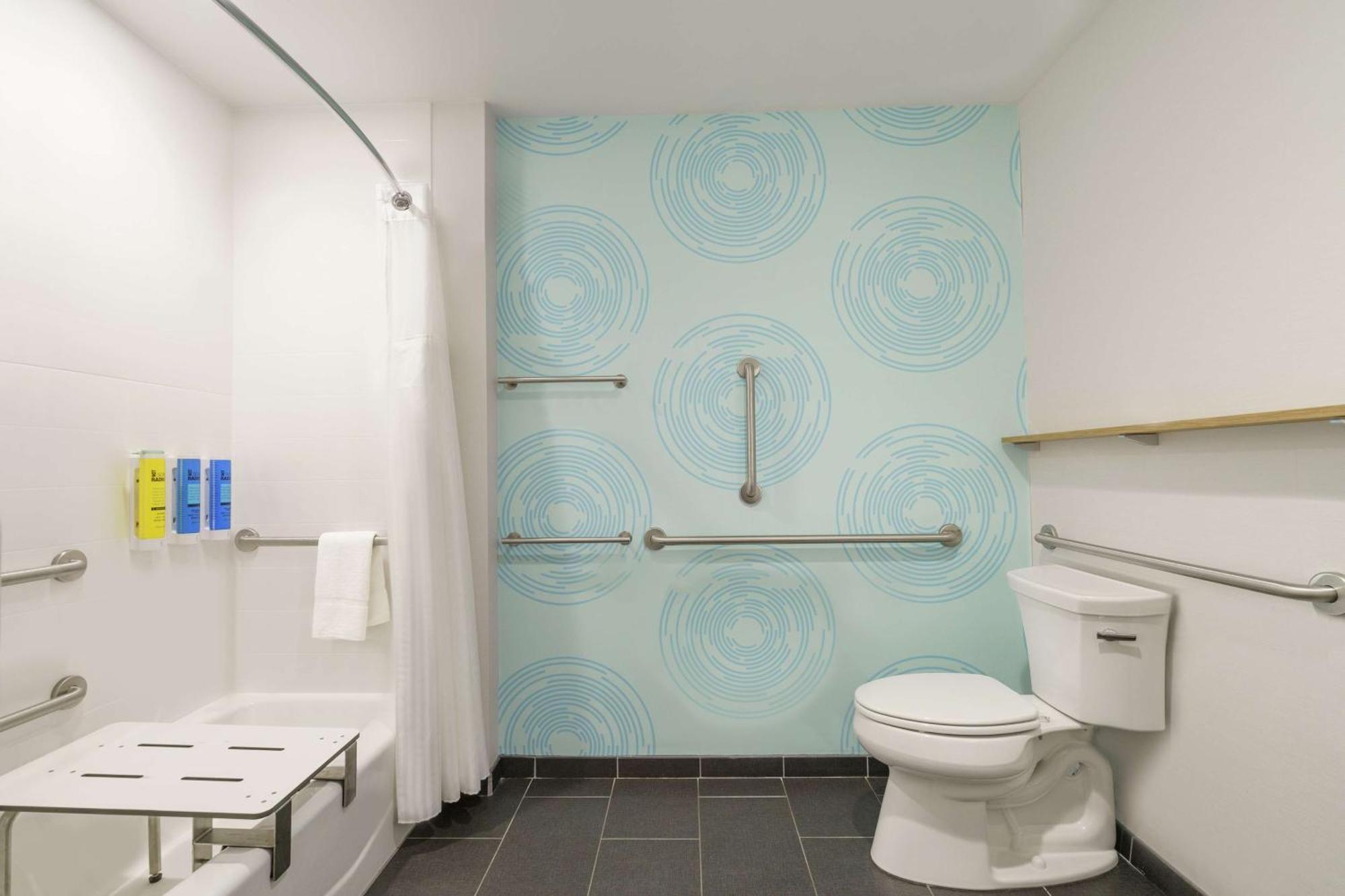 King Room Bath Tub Mobility Hearing Access