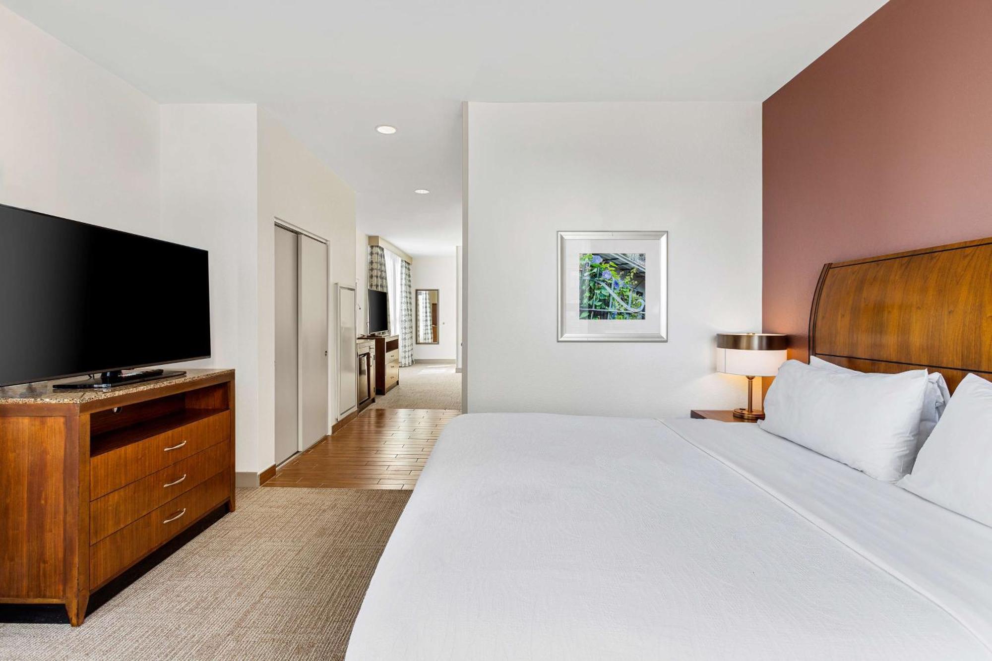 One-Bedroom King Suite Hearing Access,1546970368:JPEG