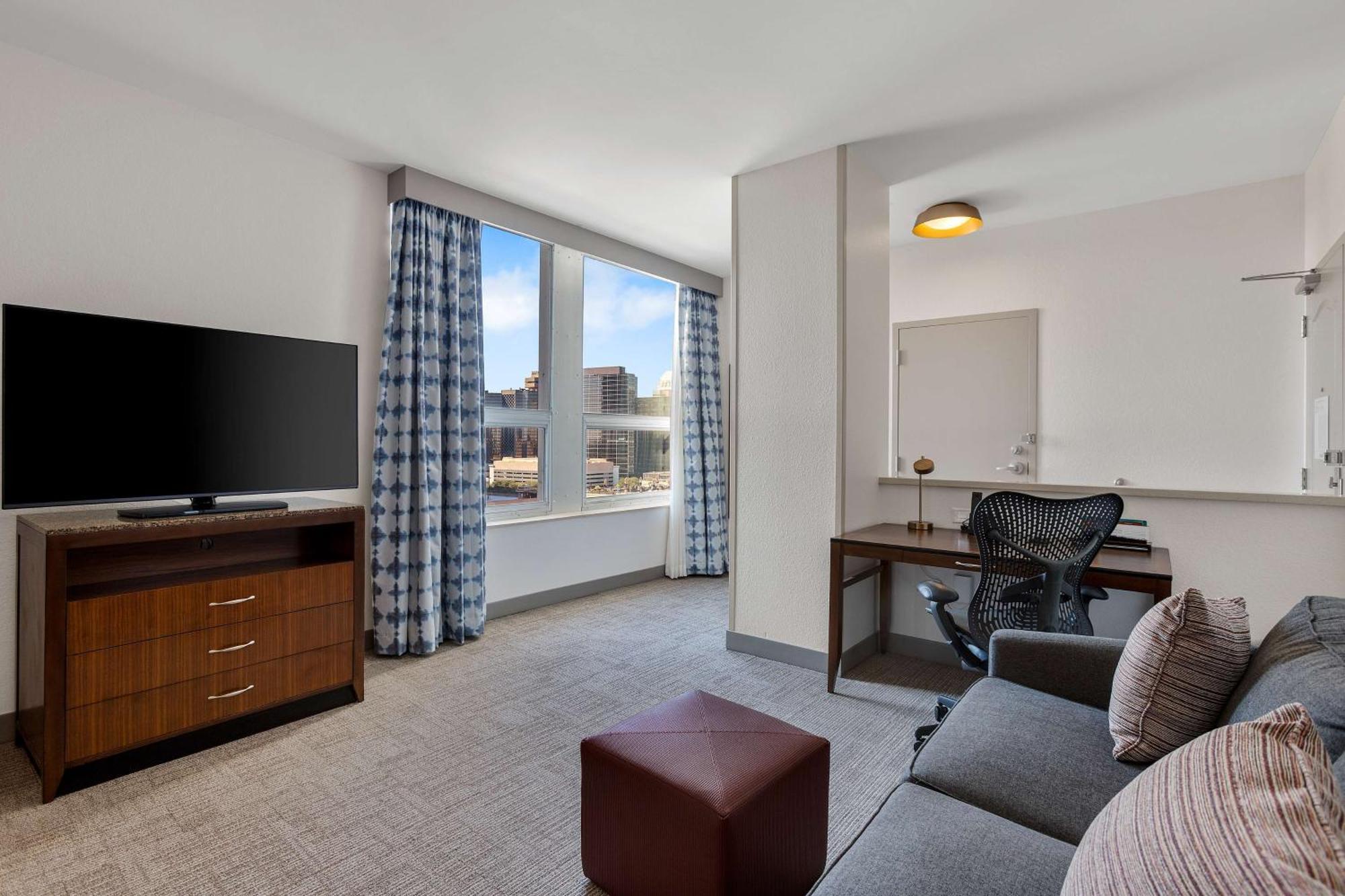 King Room City View,1546970455:JPEG