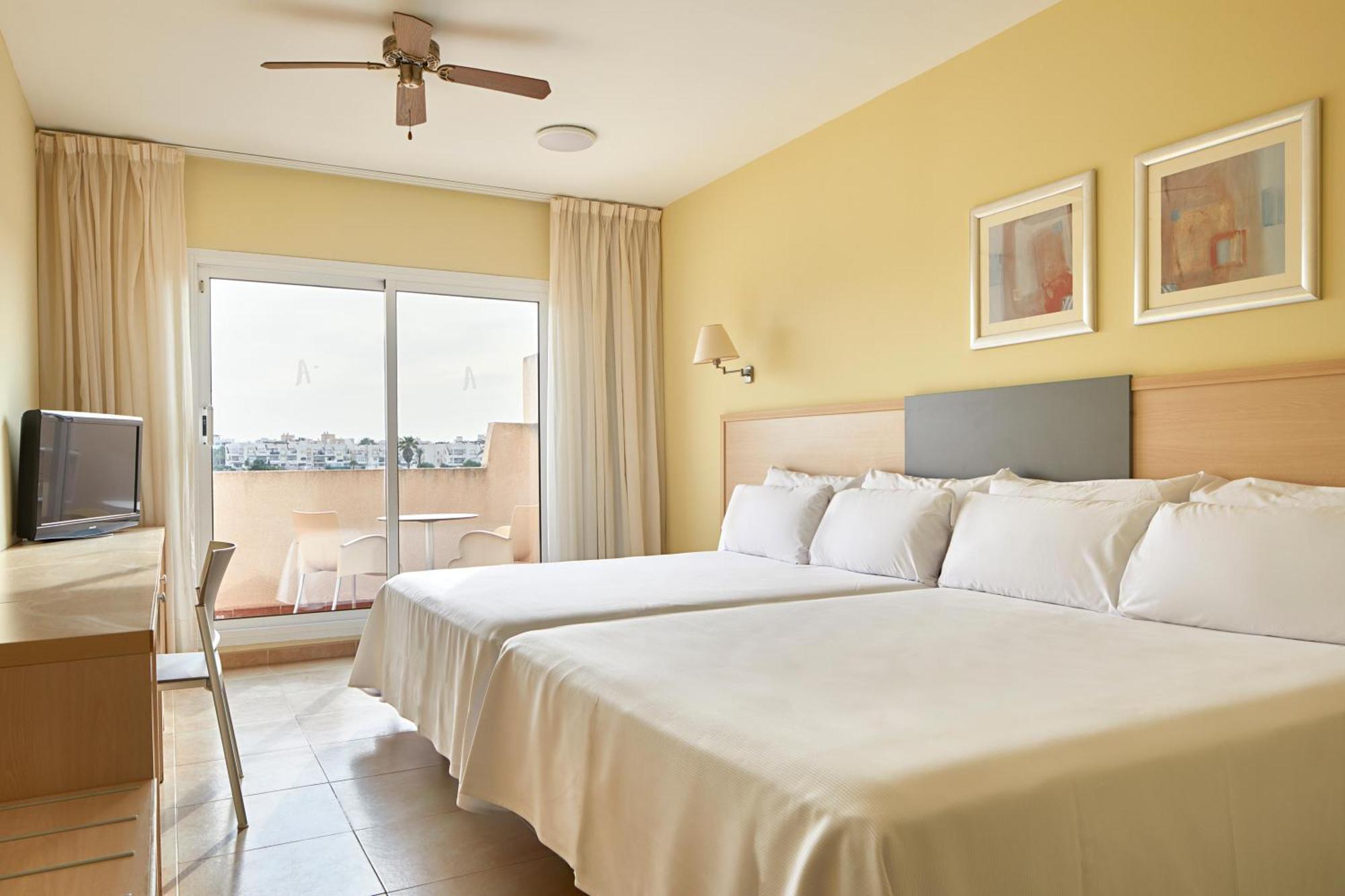 Standard Double Room (2 Adults + 1 Child),1547004970:JPEG