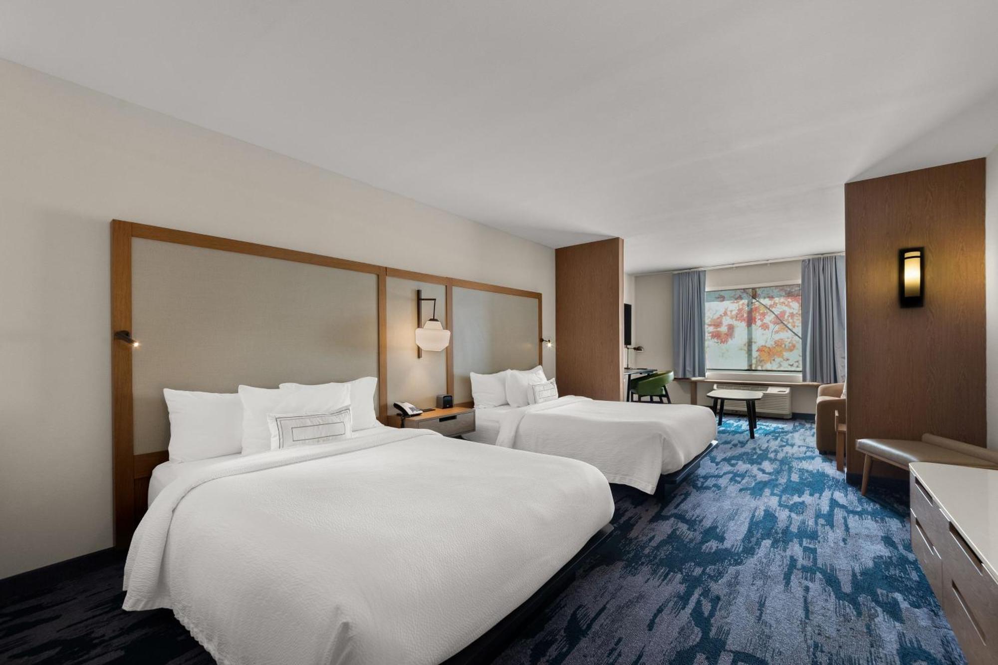 Queen Suite with Two Queen Beds, Bathtub and Sofa Bed - Mobility Access/Hearing Accessible