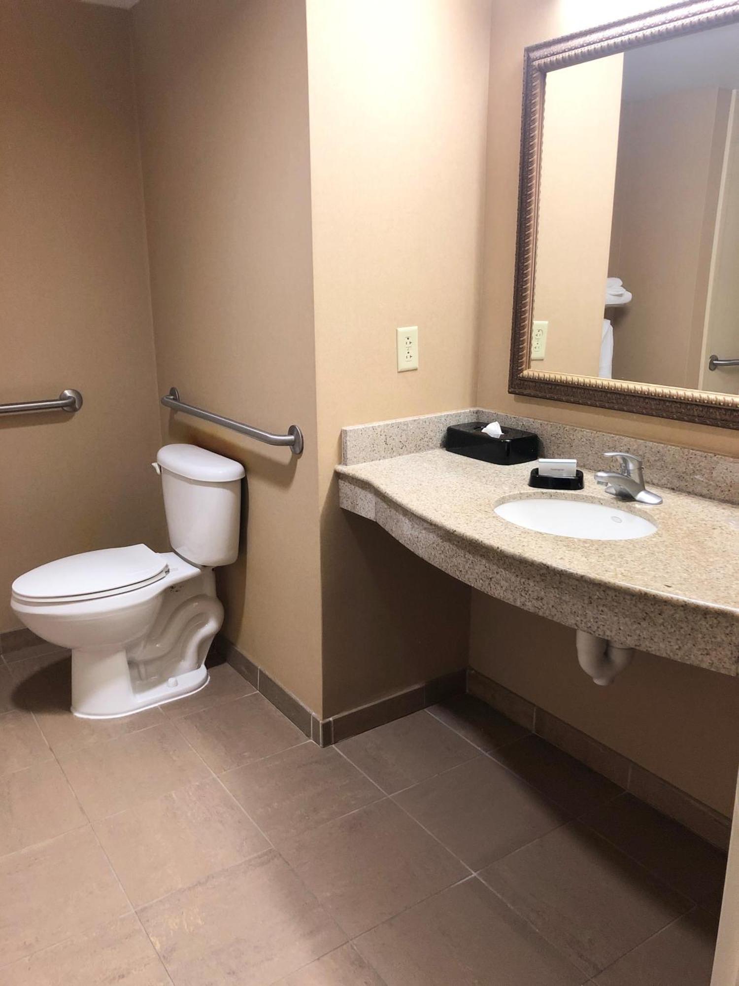 King Room Bath Tub Mobility Accessible or Non-Smoking