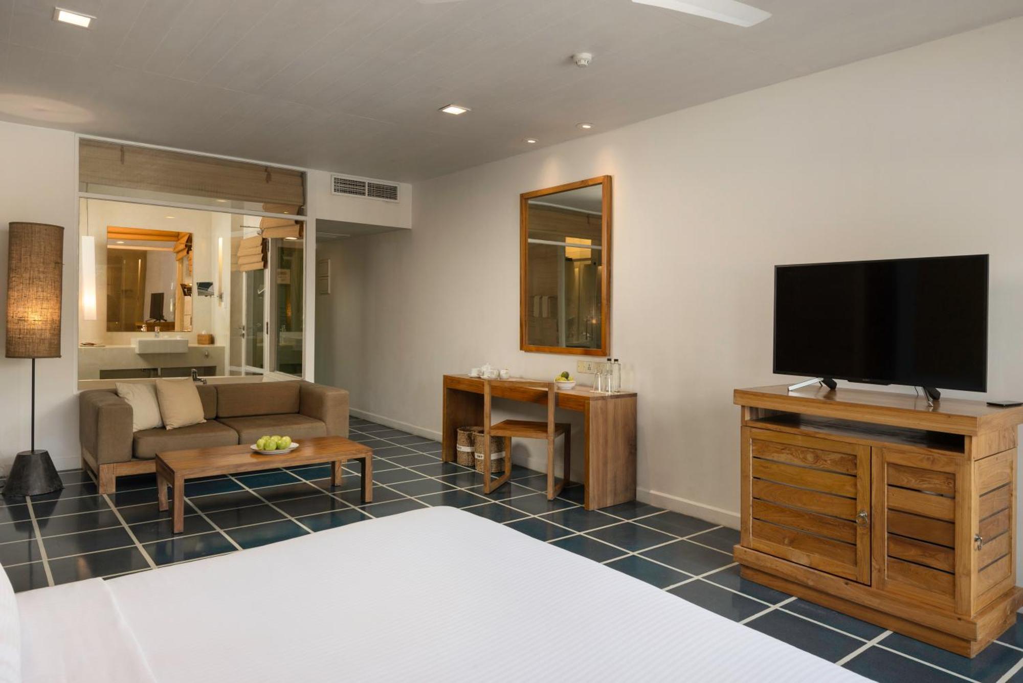 Deluxe Twin Room Sea View at Center Point Black Coral & at Seaside Social restaurants
