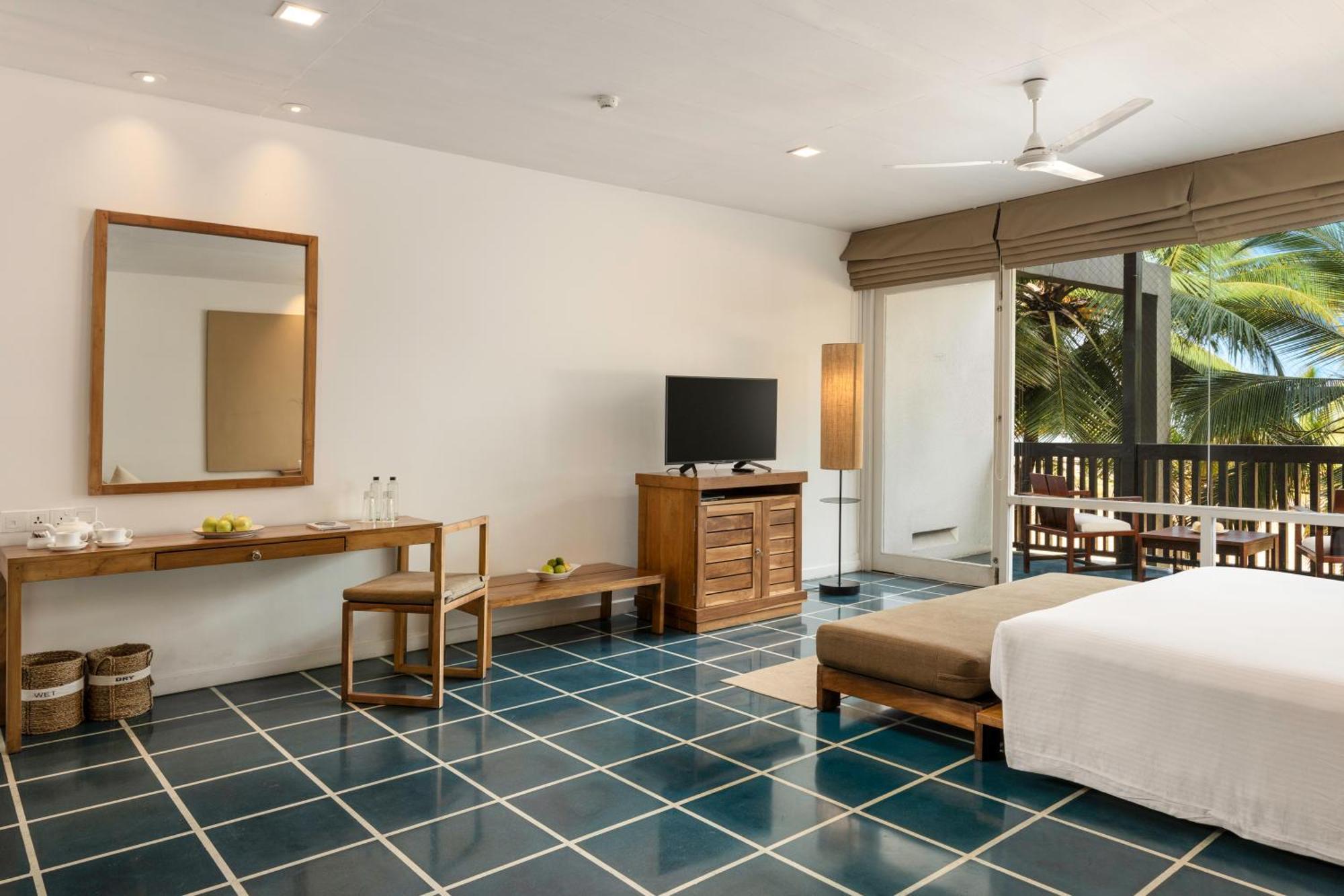 Super Deluxe Double Room Sea view at Center Point Black Coral & at Seaside Social restaurants