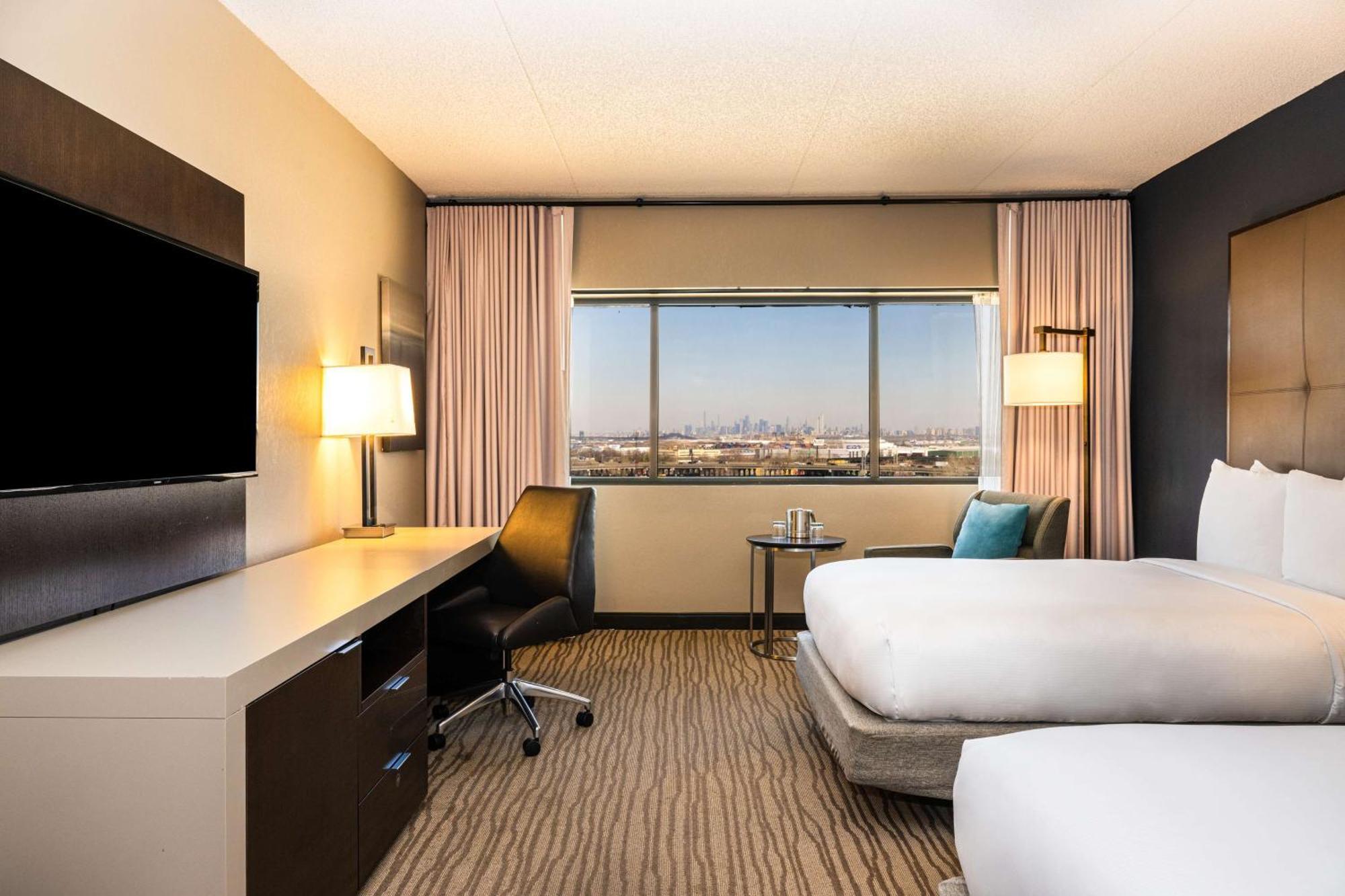 Double Room with Two Double Beds and NYC Skyline View - Top Floor,1547538904:JPEG