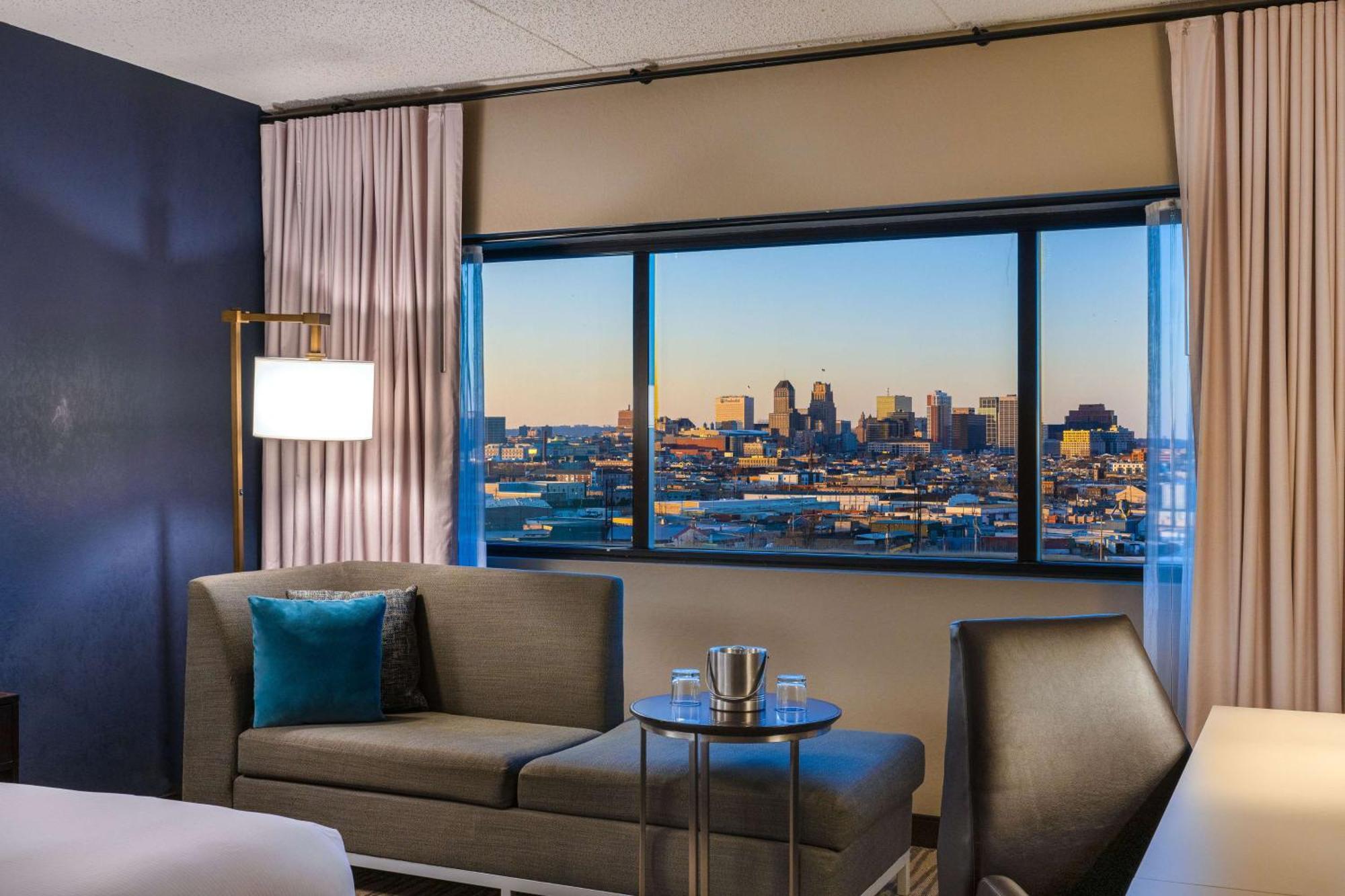 King Room with NYC Skyline View - Top Floor,1547538871:JPEG