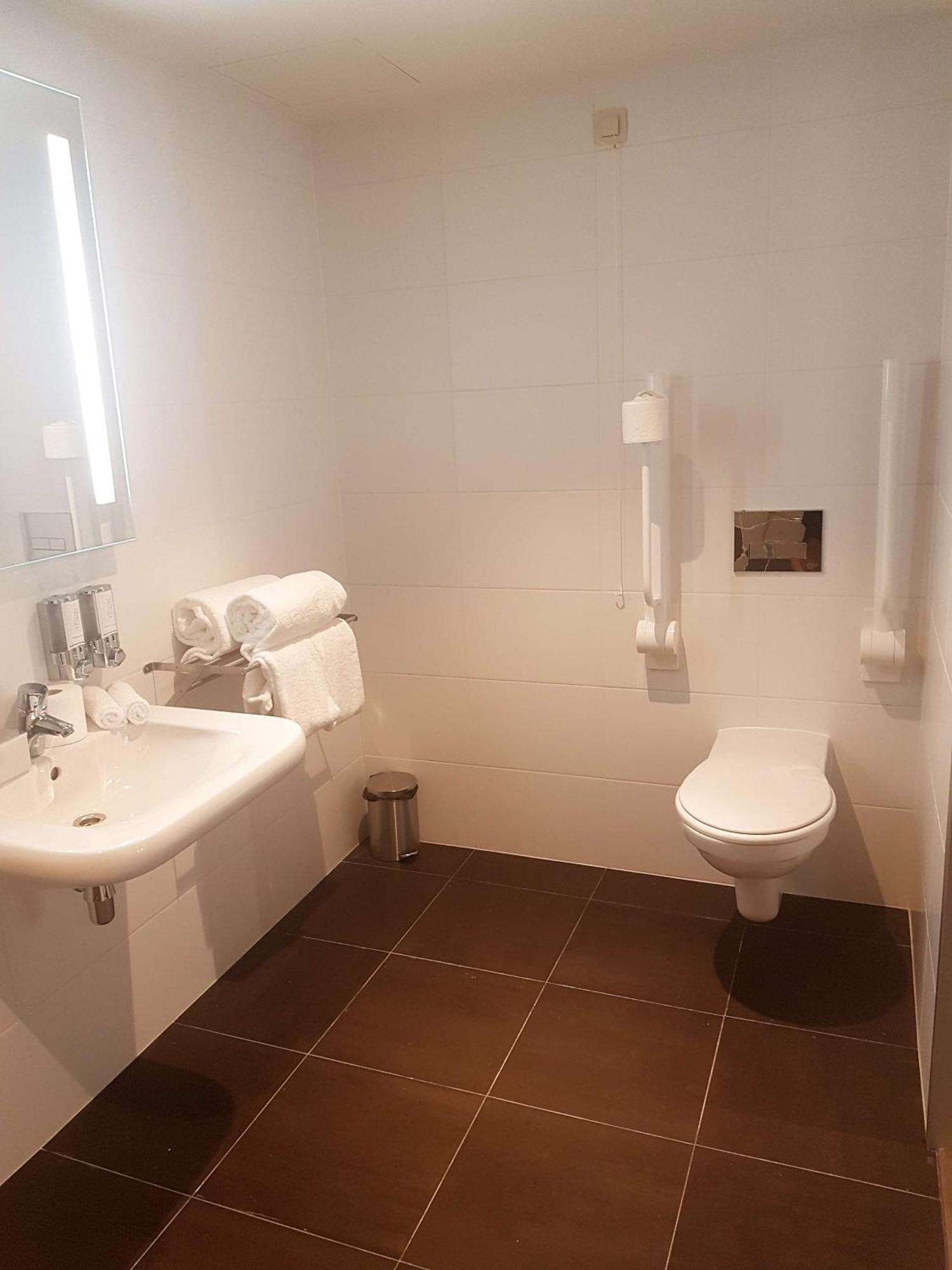 King Room Mobility Accessible,1547544541:JPEG