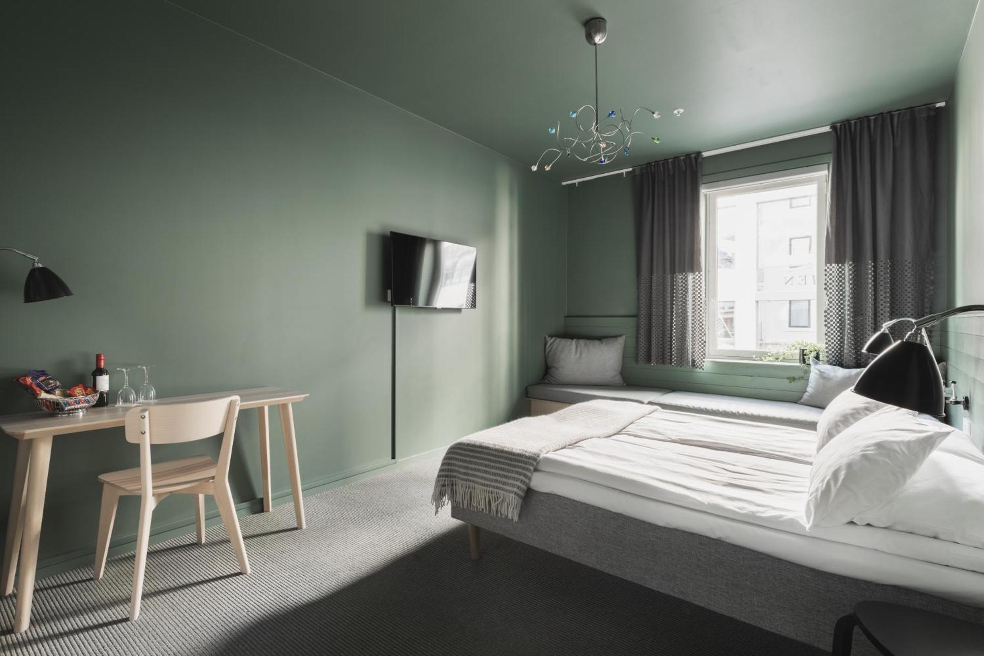 Standard Queen Room