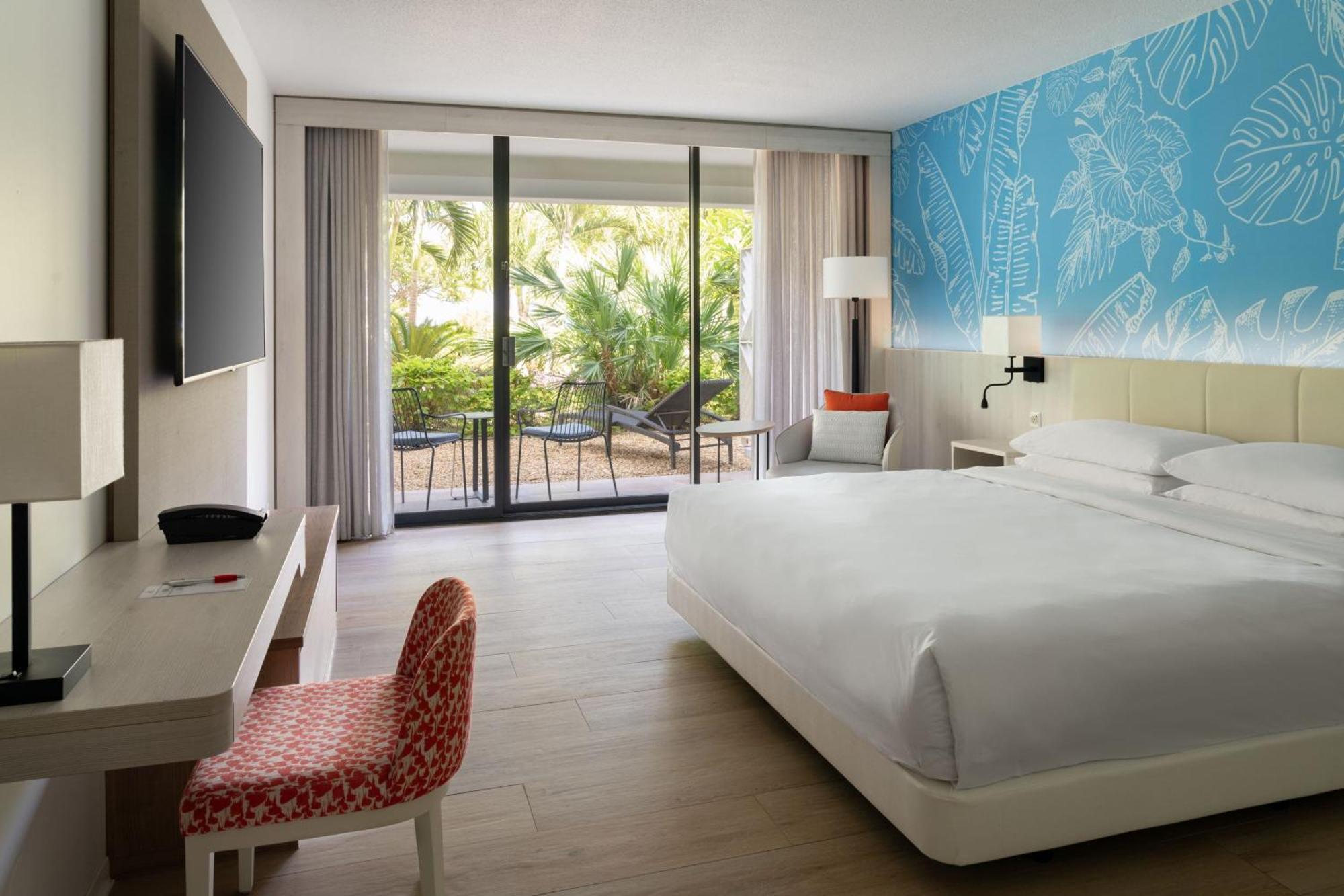 Guest room 1 King Garden View Balcony