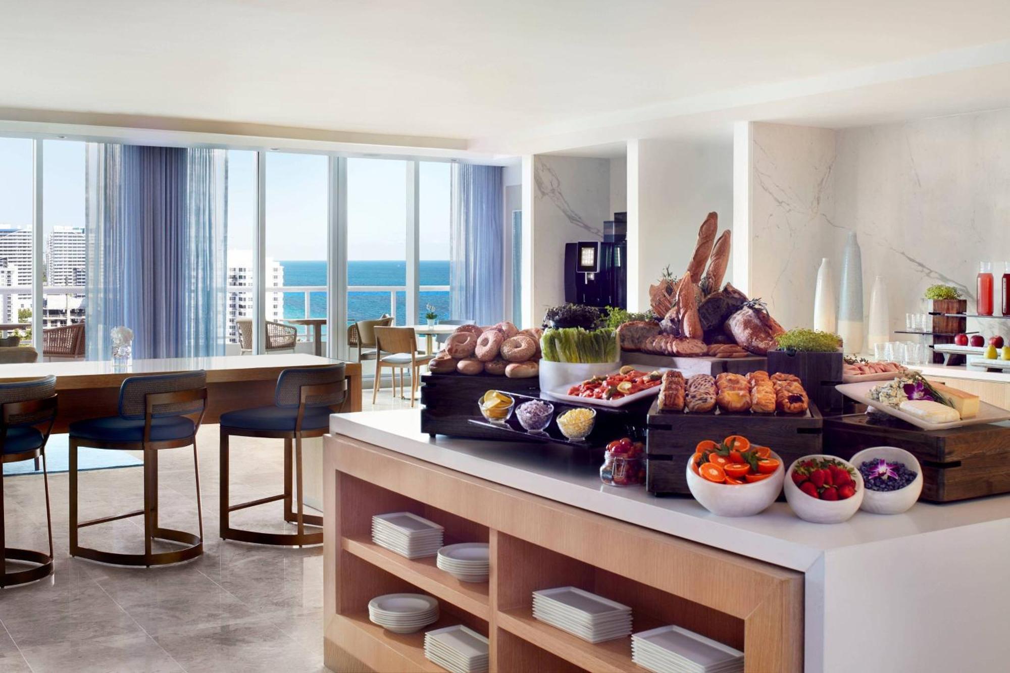 Oceanfront King Room Club Access,1547611069:JPEG