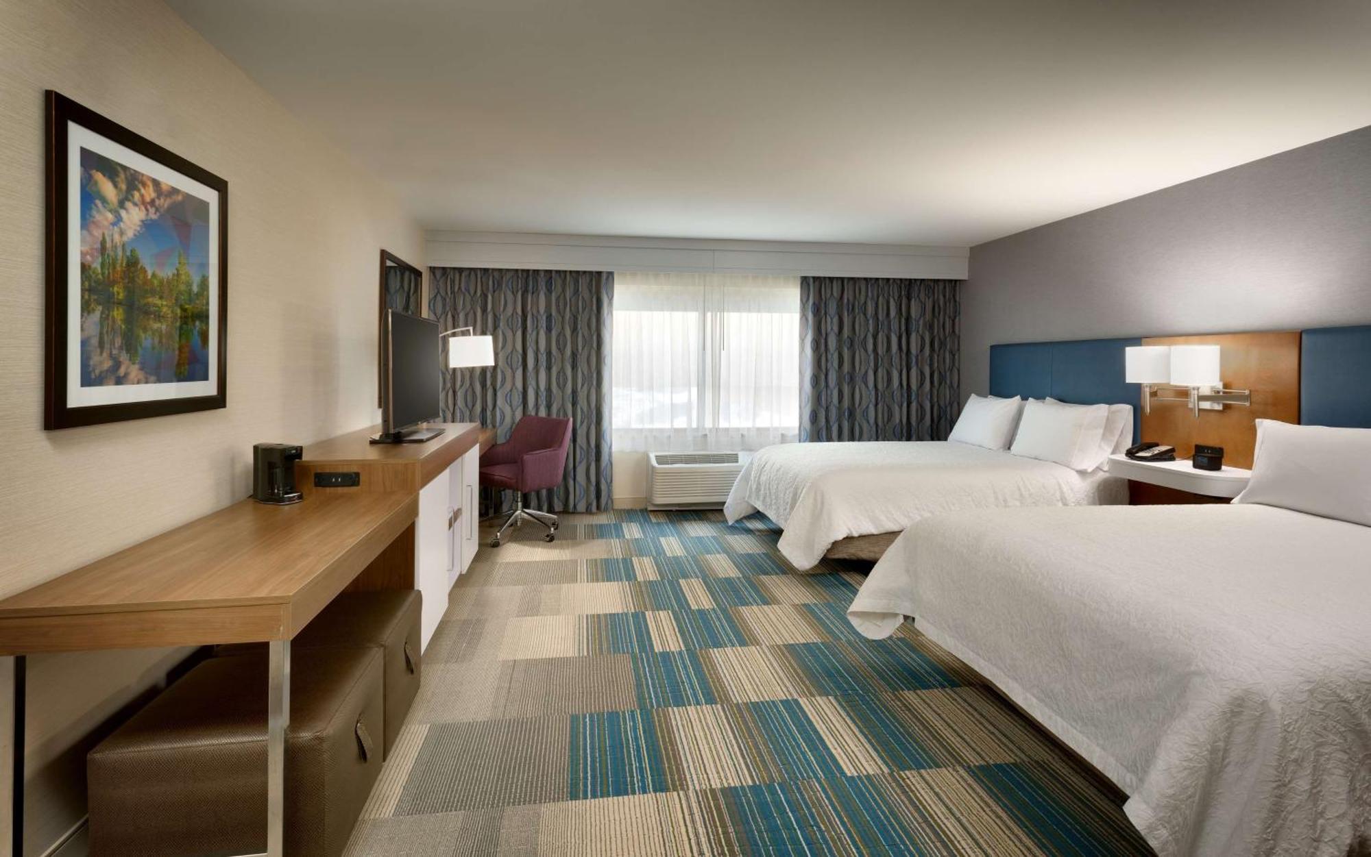 Queen Room Two Queen Beds Hearing Access or Non-Smoking