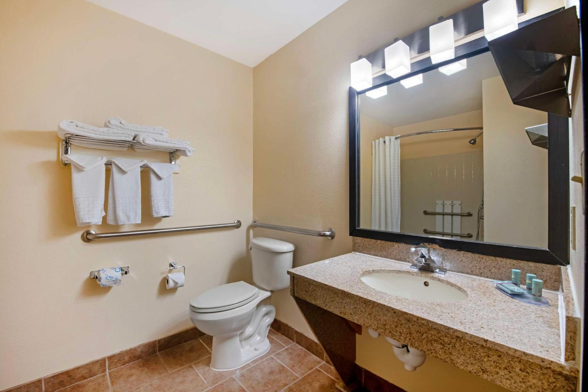King Room Bath Tub Disability Access or Non-Smoking