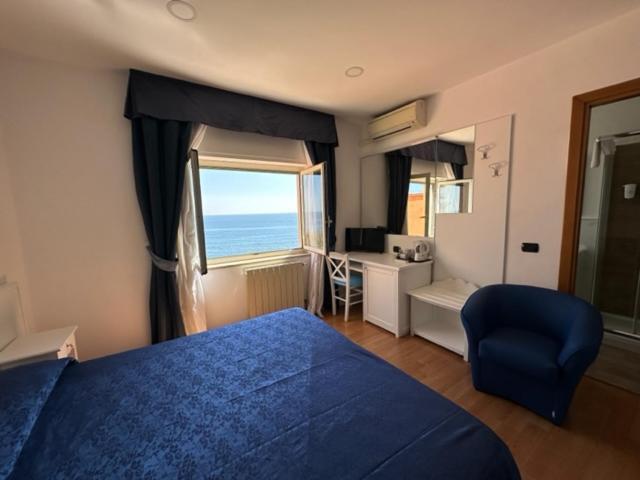 Double or Twin Room Sea View,1533206473:JPEG