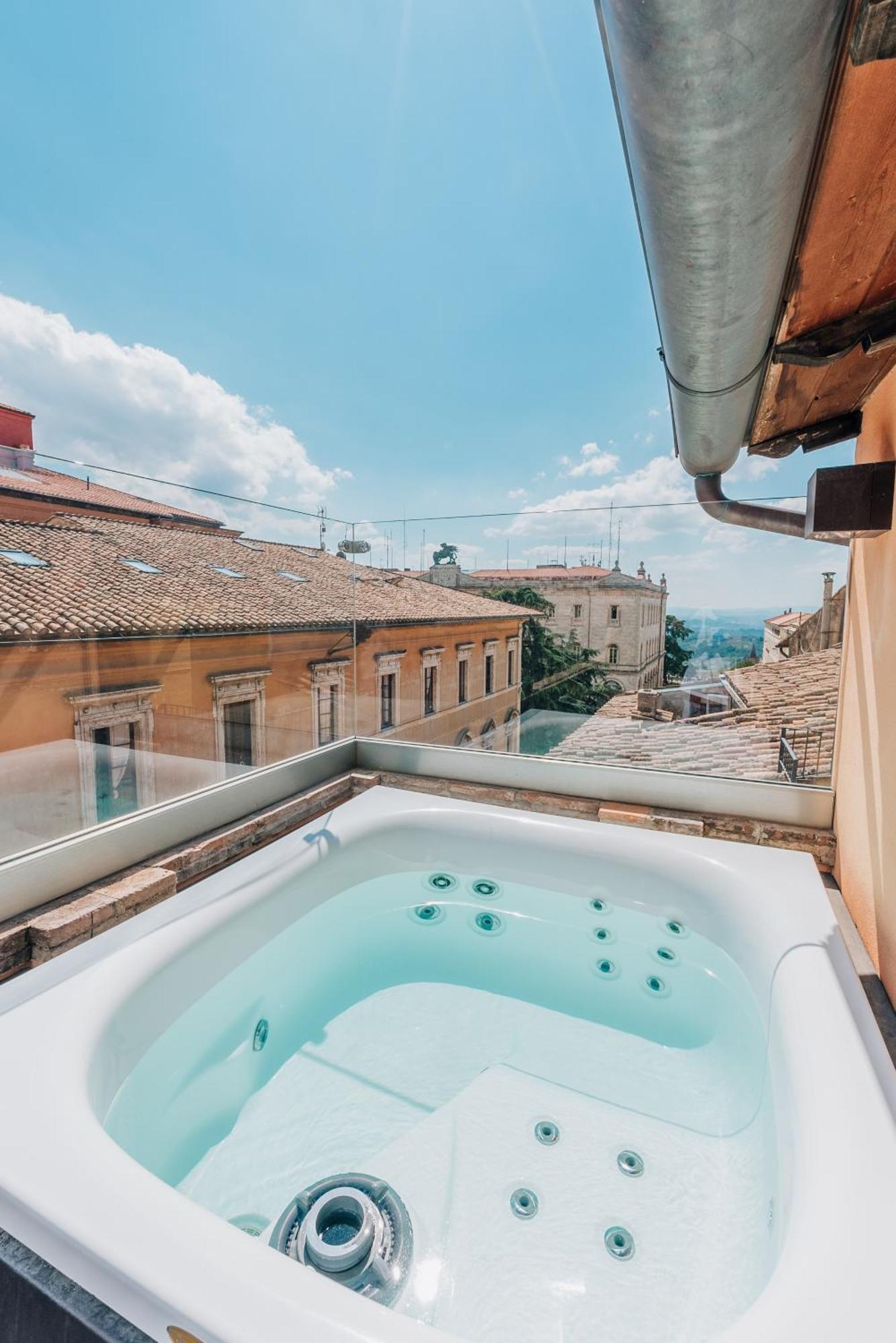 Queen Room Hot Tub