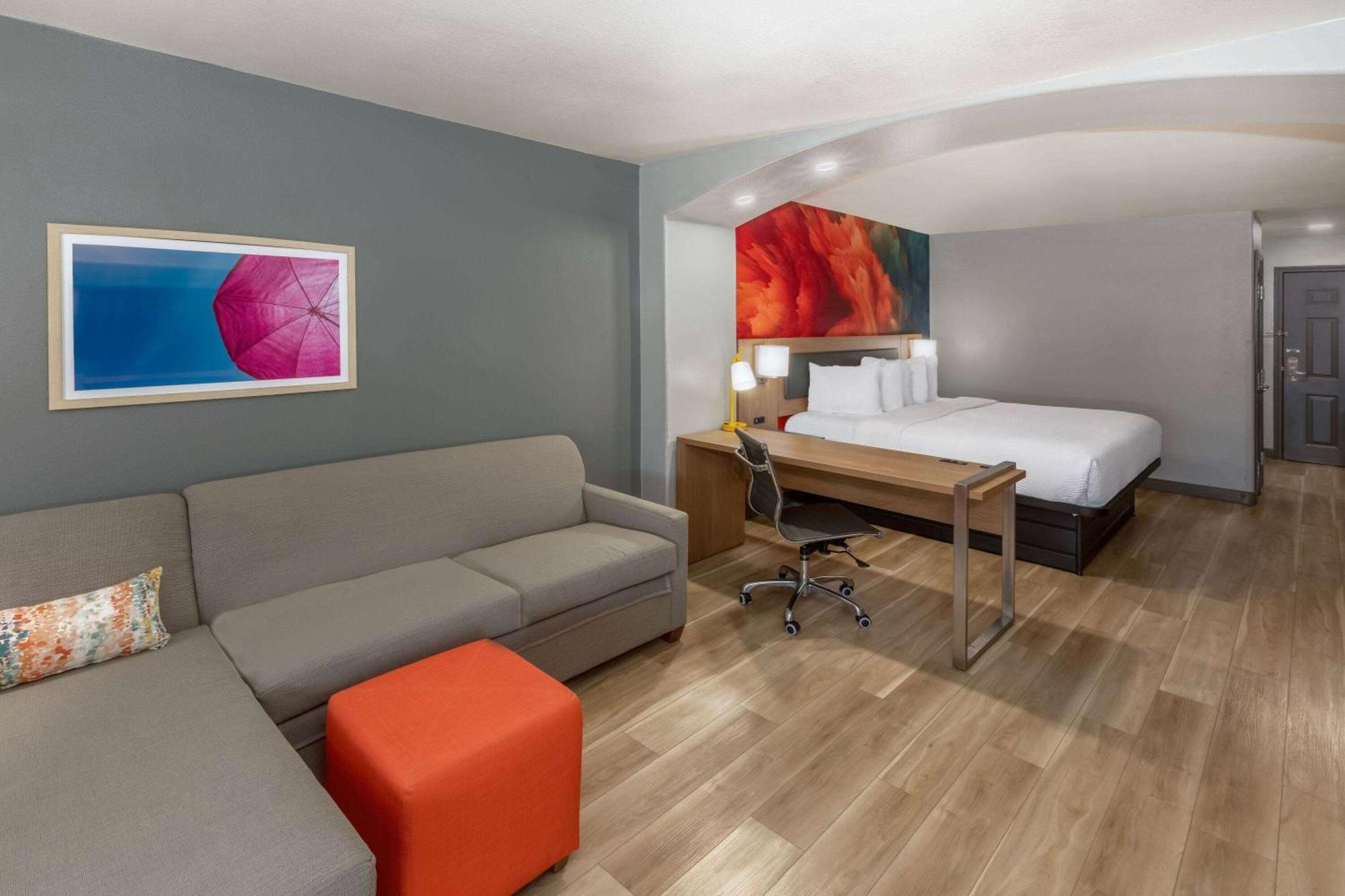 1 King Bed Deluxe Mobility Accessible Room Bathtub w or Grab Bars Non-Smoking,1710351787:JPEG