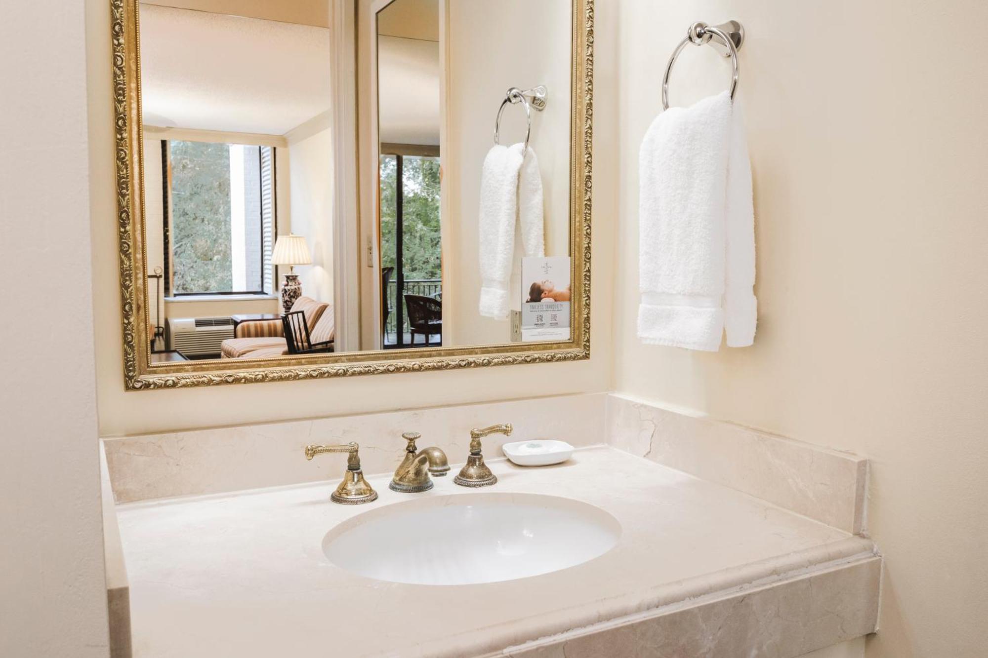 King Room,1548065320:JPEG