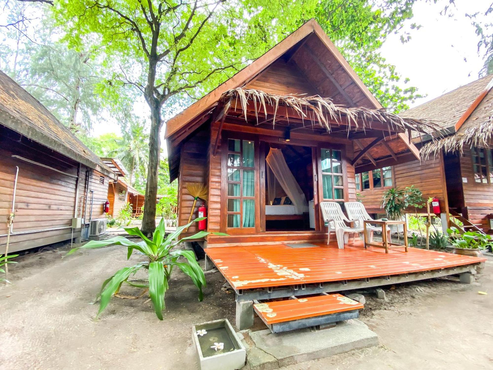 Premium Garden Bungalow