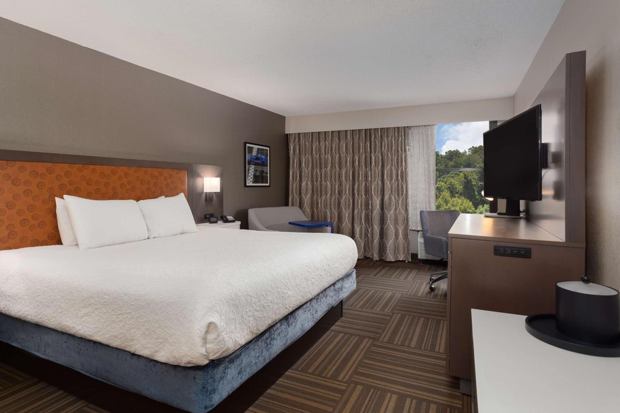 King Room with King Bed - Non-Smoking