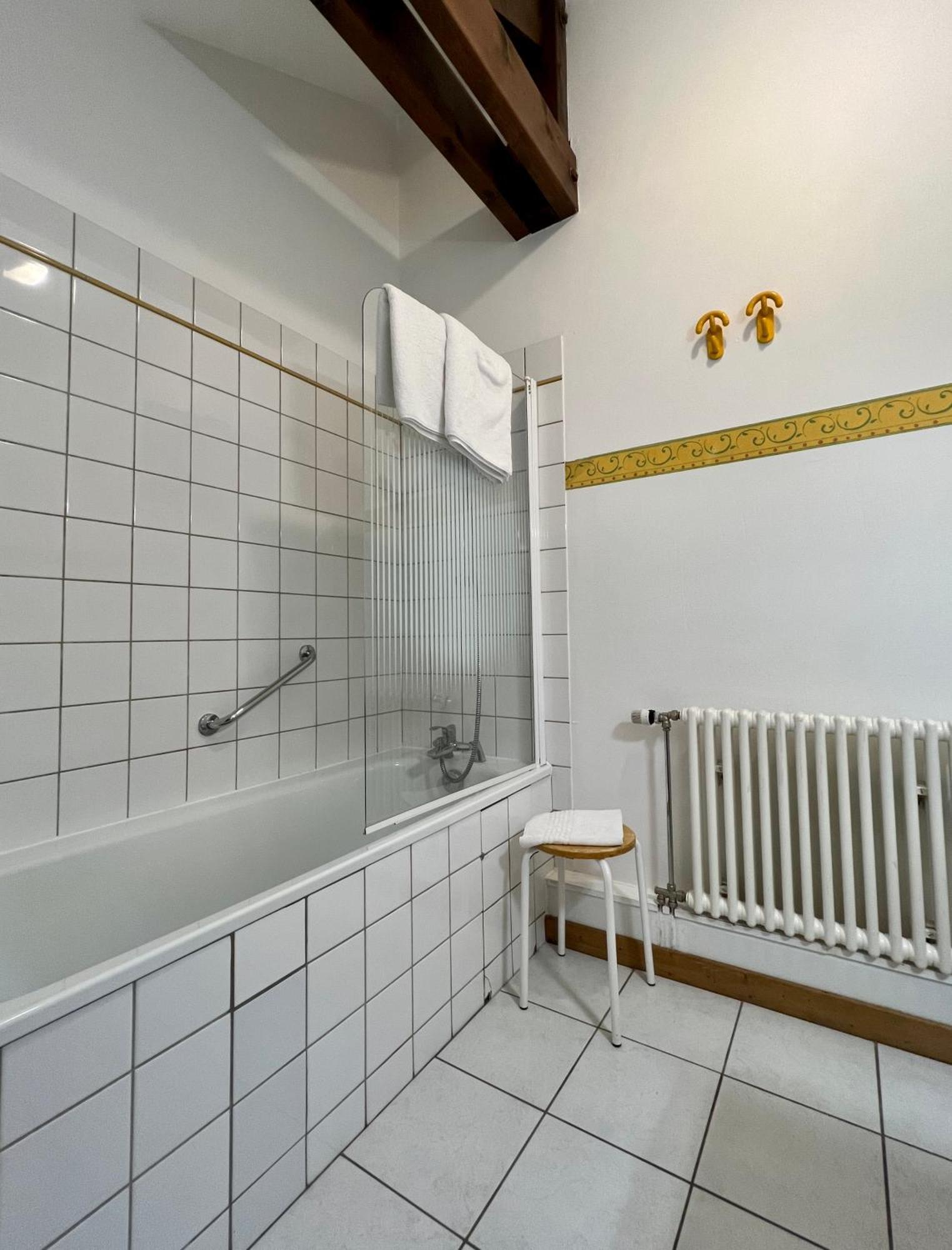 Deluxe Room,1549112659:JPEG