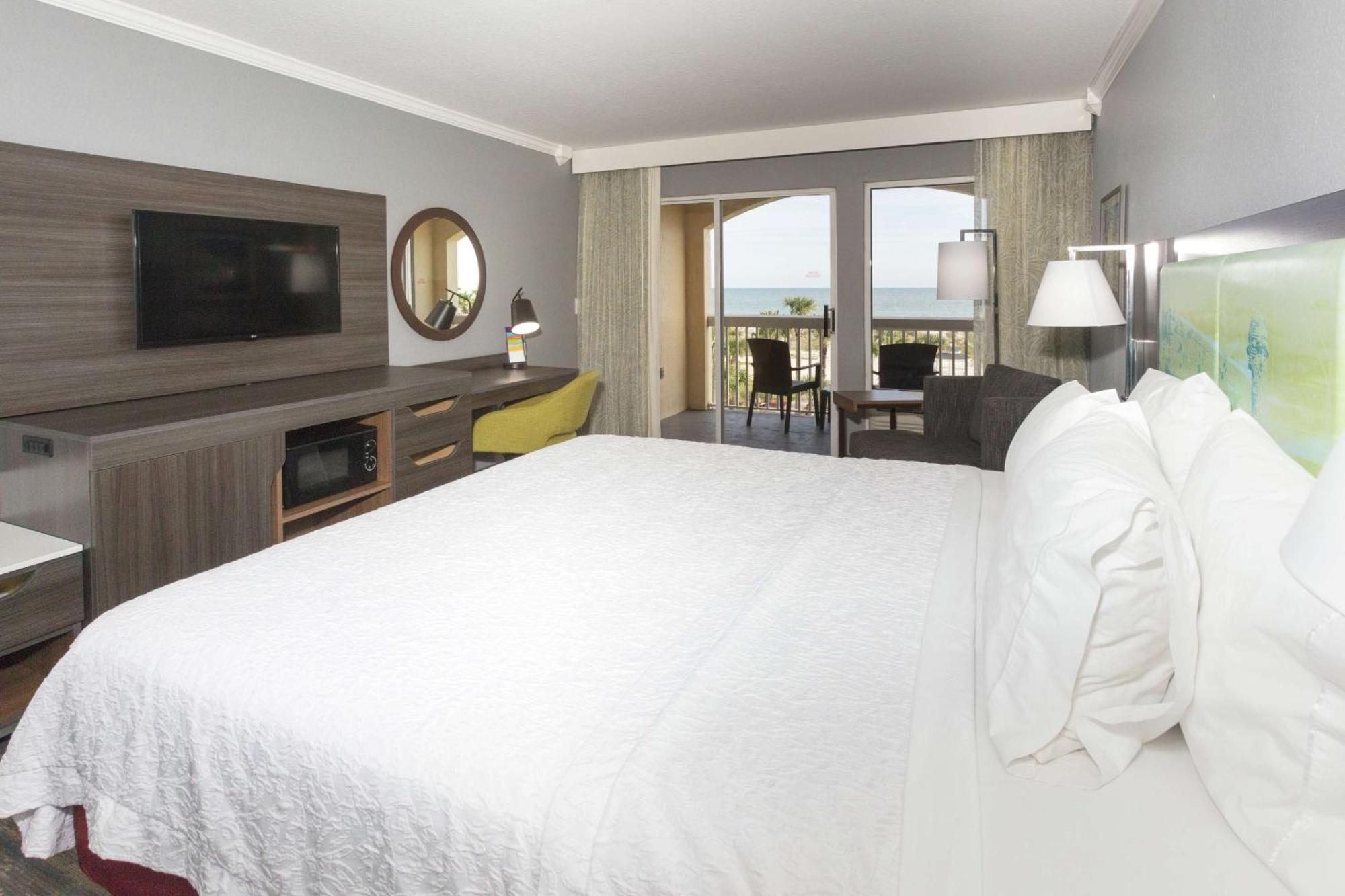 Non-Smoking Deluxe King Room Balcony
