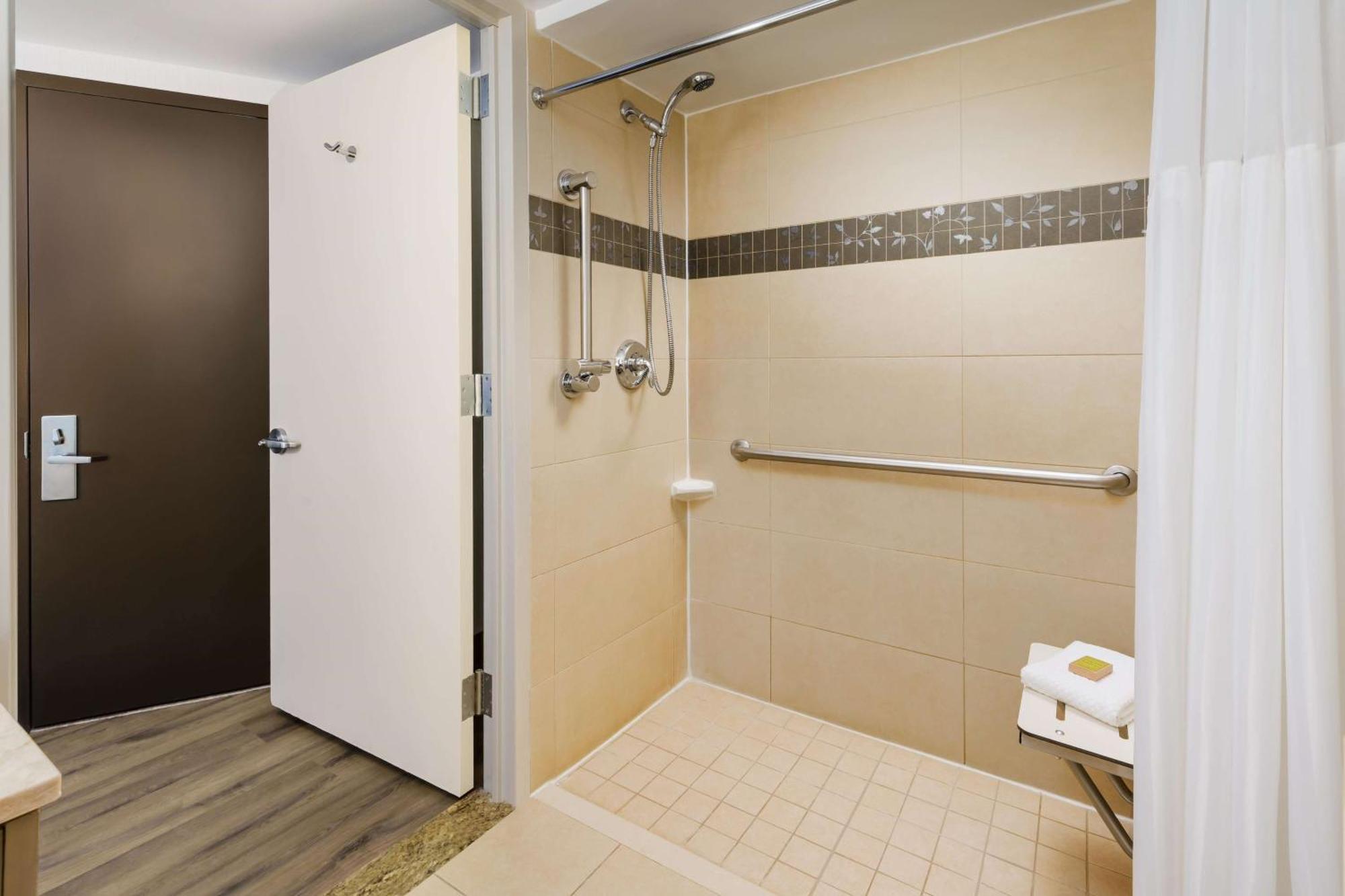 Queen Room Roll Shower Mobility Access or Non-Smoking