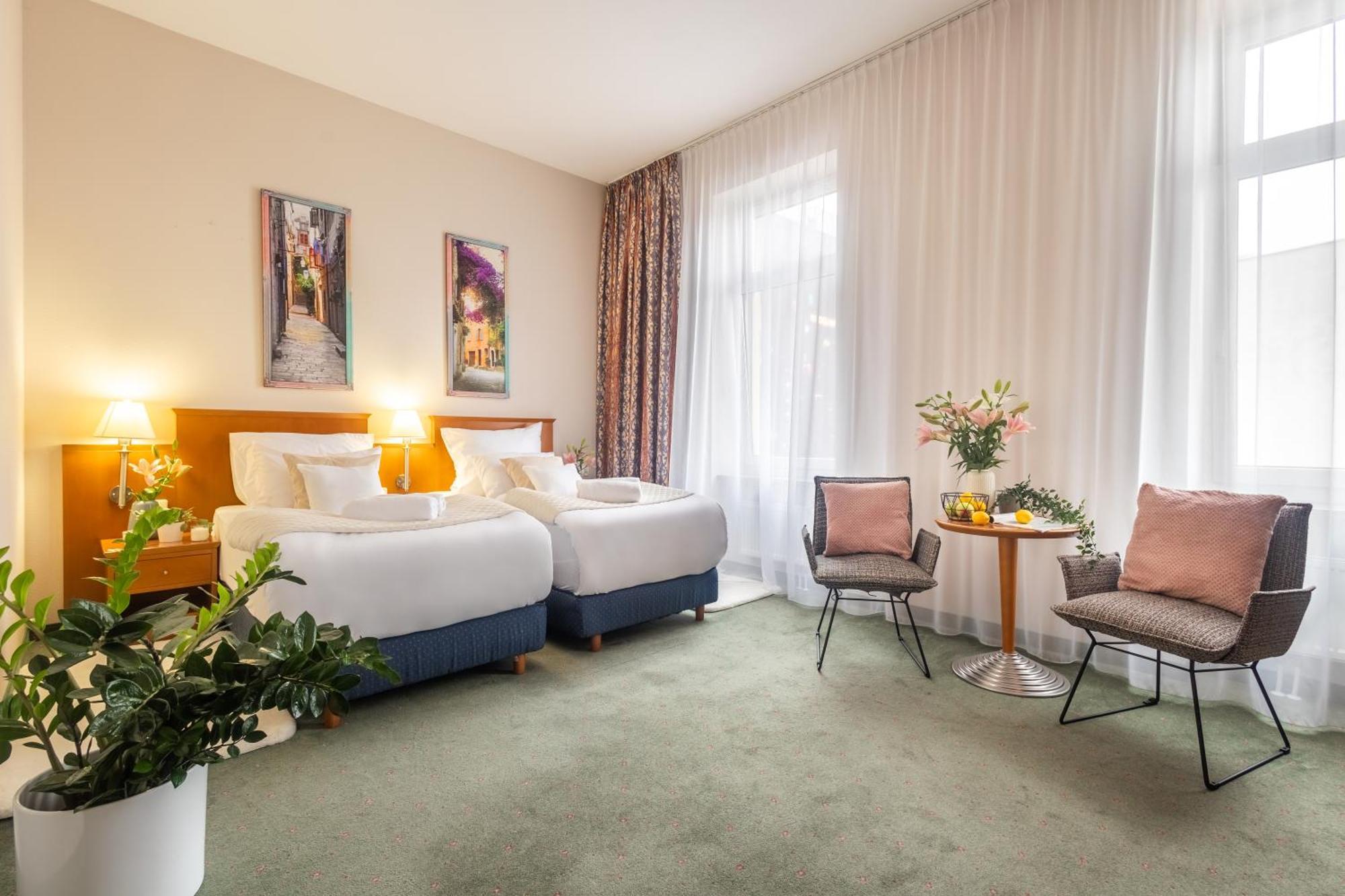 Standard Twin Room