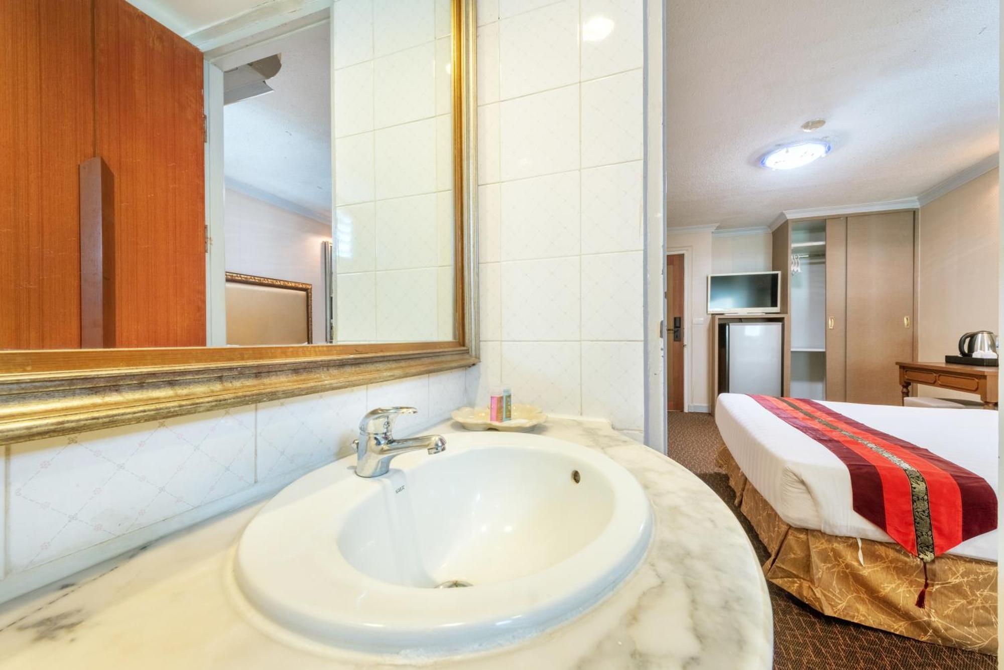 Deluxe Double or Twin Room