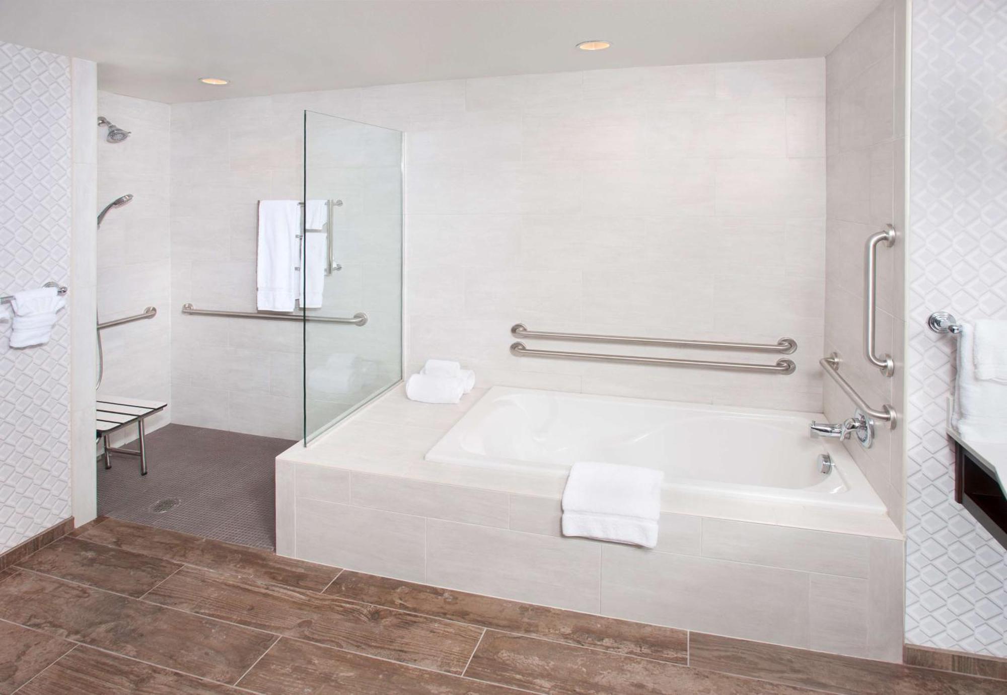 King Suite Disability Access Hearing Accessible Roll Shower,1548560854:JPEG
